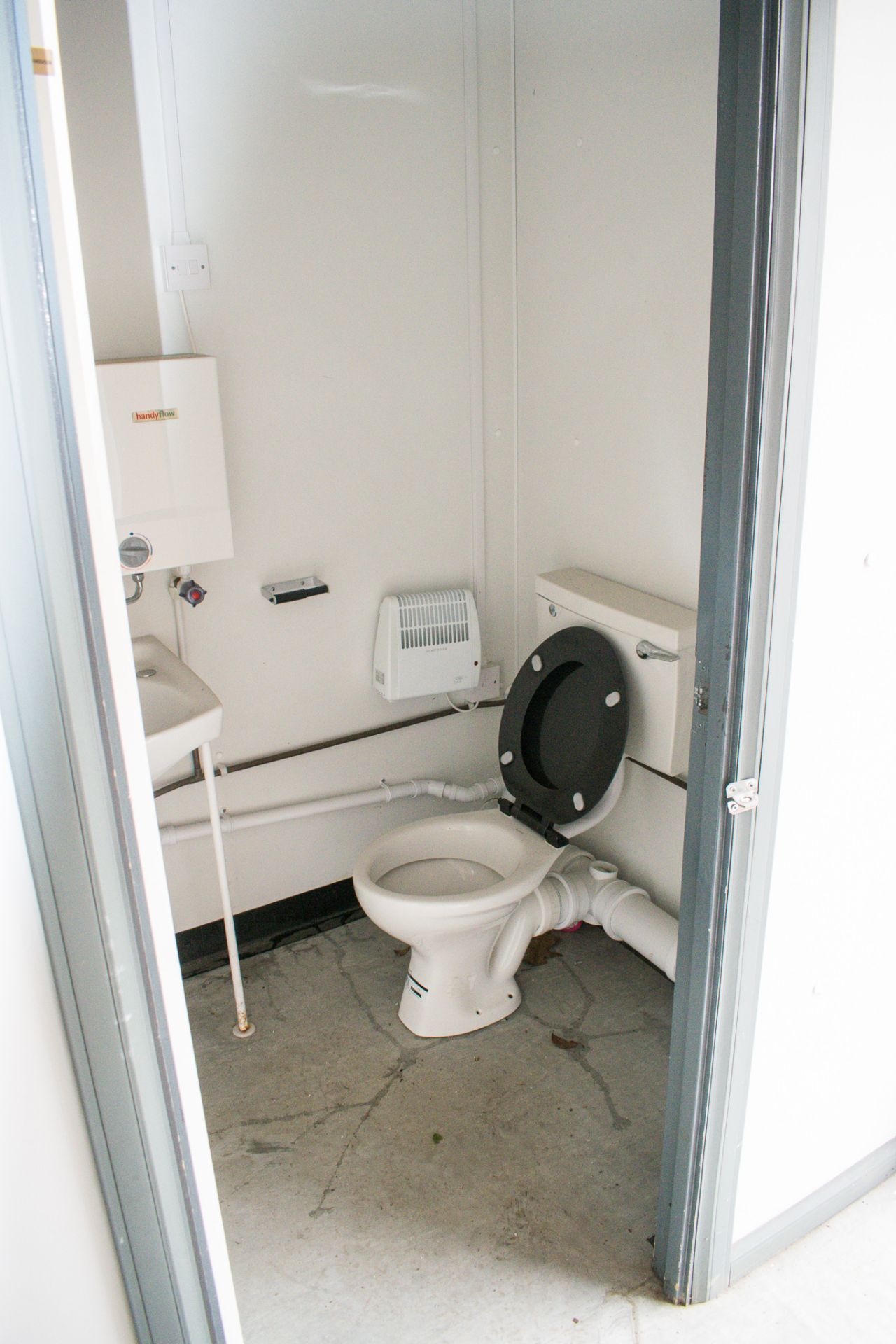 32 foot x 10 foot anti vandal office / toilet block comprising office in one half and ladies and - Image 9 of 13