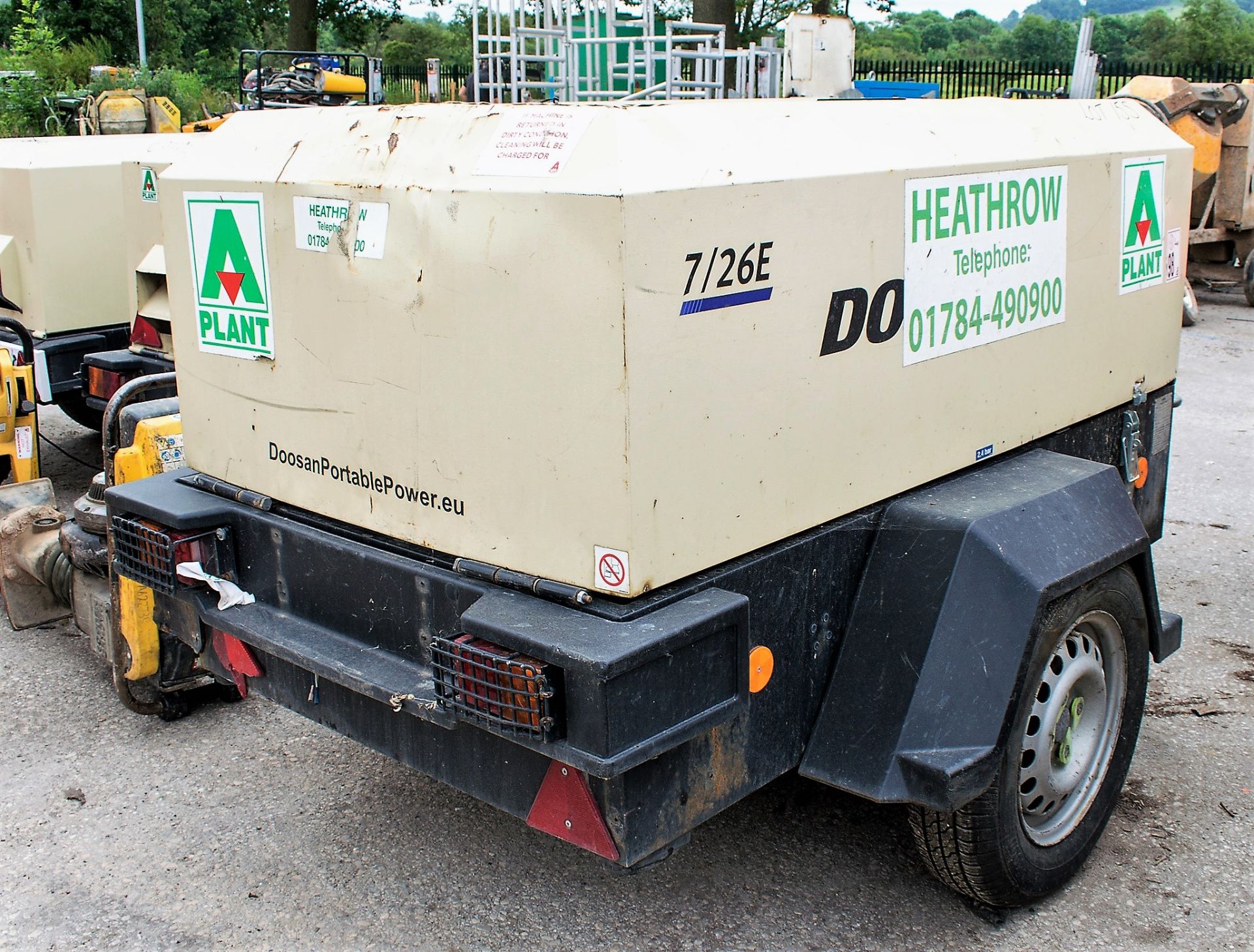 Doosan 7/26E diesel driven mobile air compressor/generator Year: 2015 S/N: 109608 Recorded Hours: - Image 2 of 3