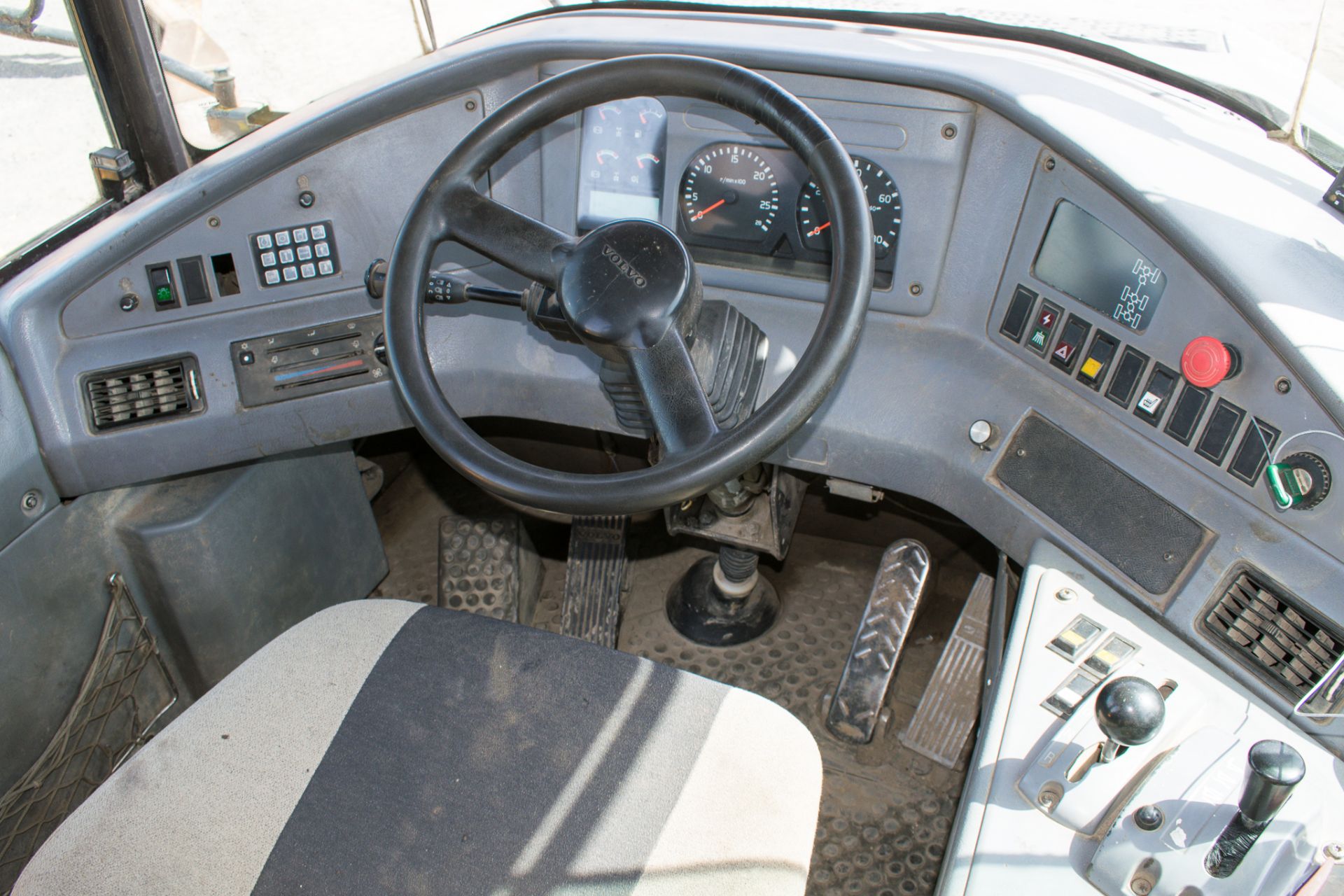 Volvo A30D 30 tonne 6 wheel articulated dump truck Year: 2002 S/N: AD30DV10152 Recorded Hours: 16644 - Image 15 of 17