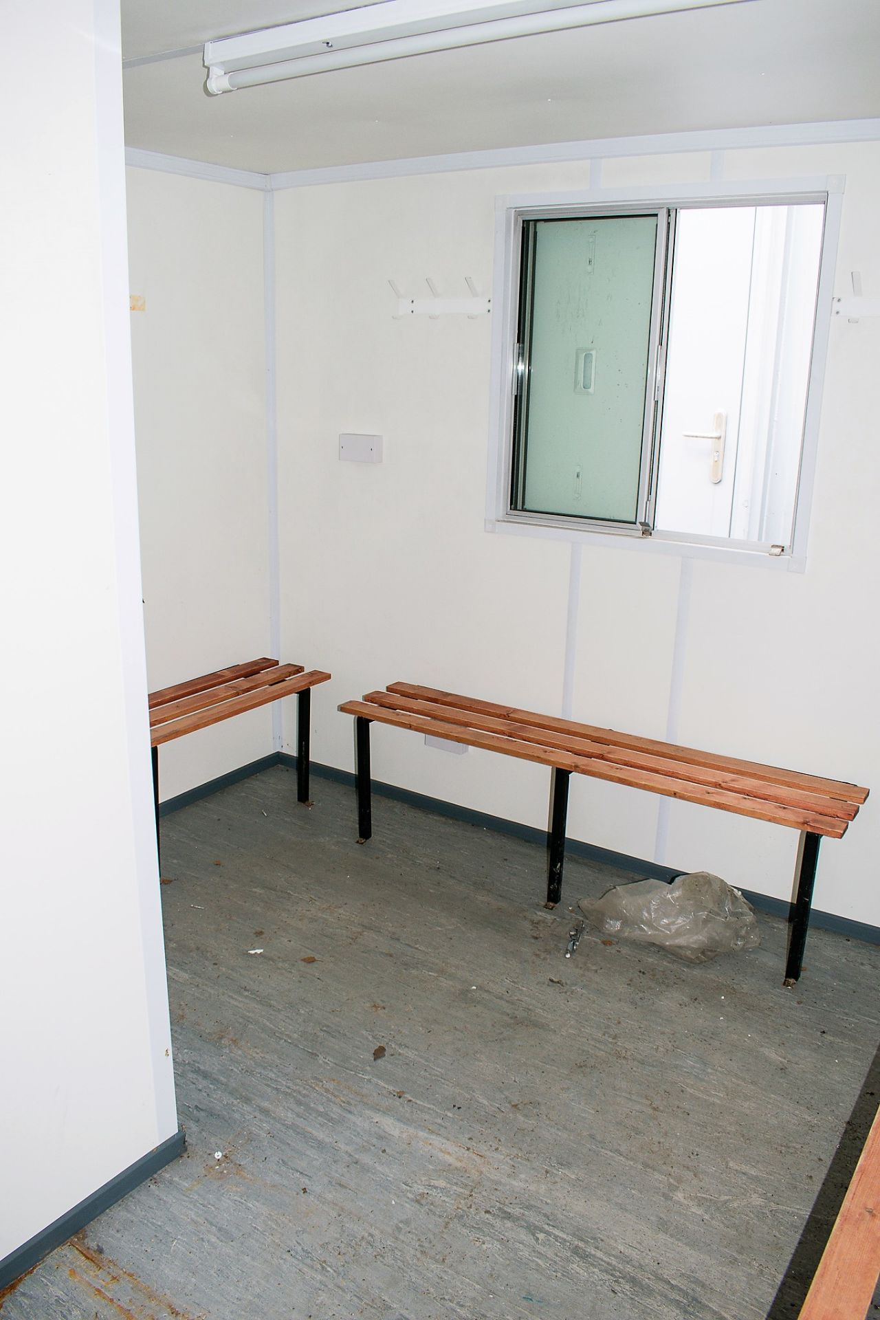 32 ft x 10 ft steel anti vandal toilet/changing room site unit Comprising of: Ladies & gents toilet, - Image 11 of 12