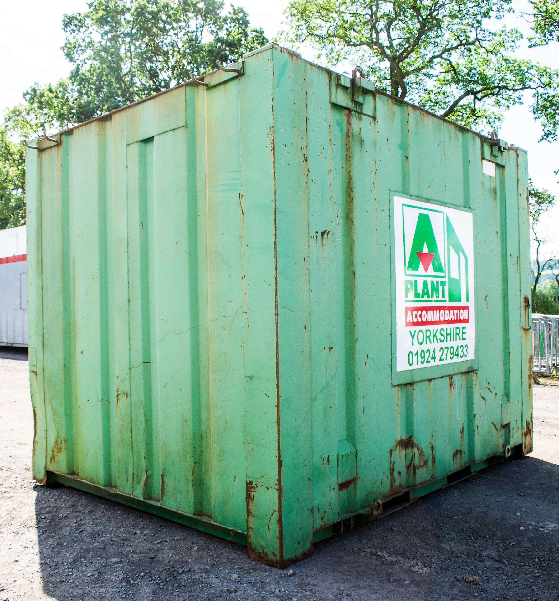 10 ft x 8 ft steel store site unit c/w keys A541938 - Image 3 of 8