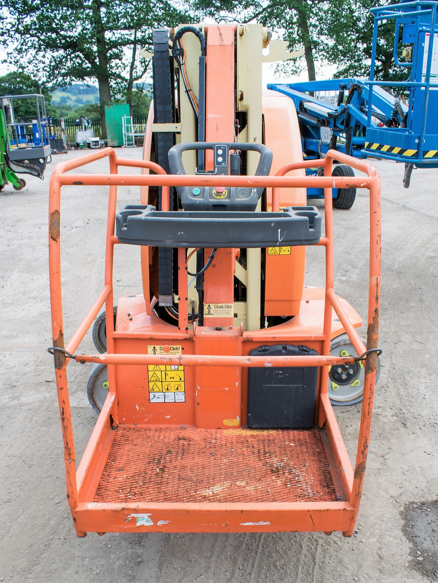 JLG Toucan 10E battery electric boom lift Year: 2007 S/N: 7013 A554609 ** Sold as a non - Image 3 of 3