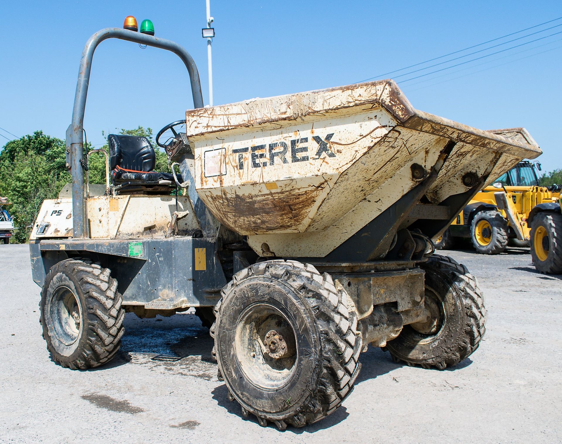 Benford Terex 3 tonne swivel skip dumper Year: 2007 S/N: E704FS153 Recorded Hours: 3931 D1376 - Image 2 of 15