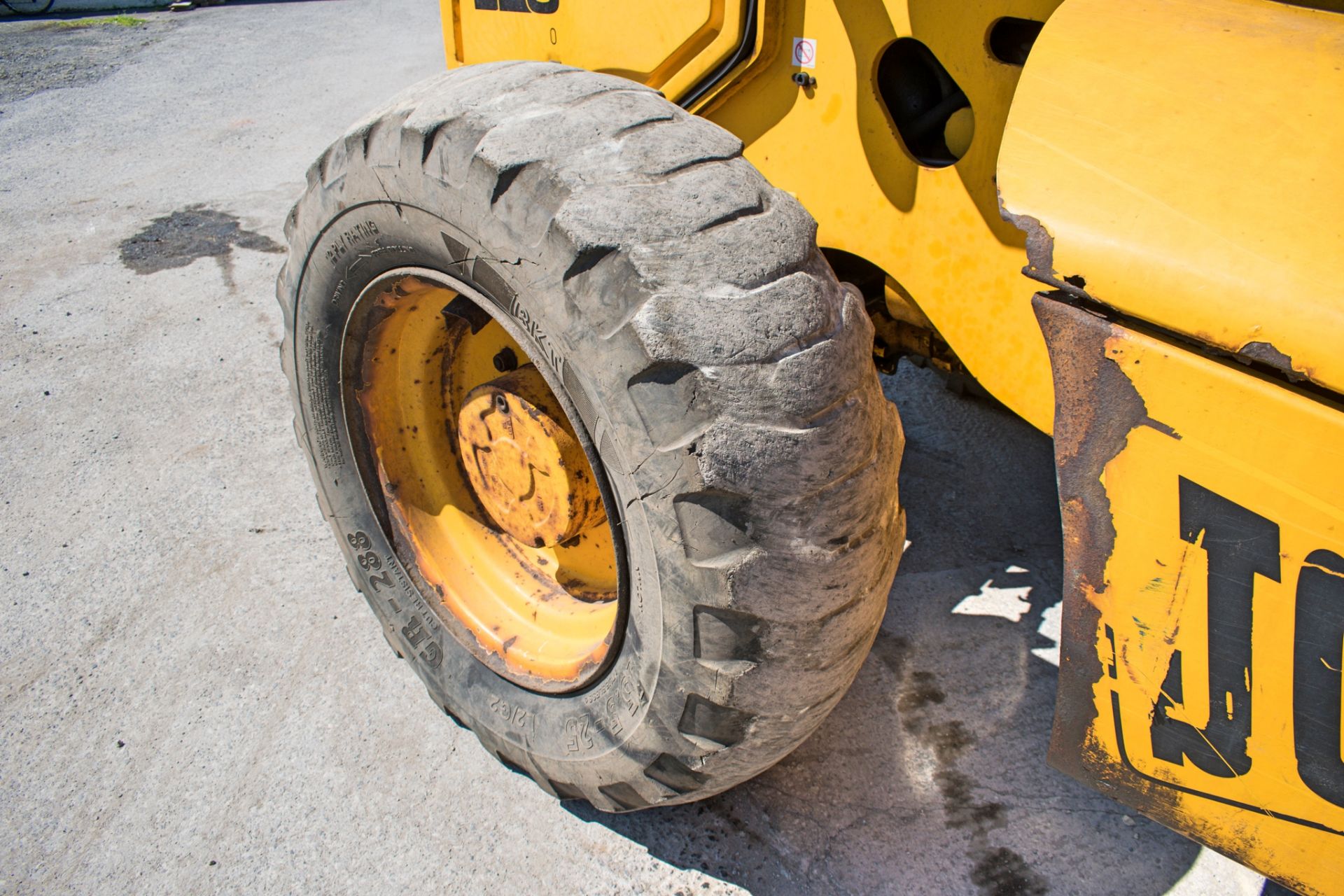 JCB 528 - 70 7 metre telehandler Year: 2001 S/N: 0797048 Rec Hours: 6759 - Image 9 of 16