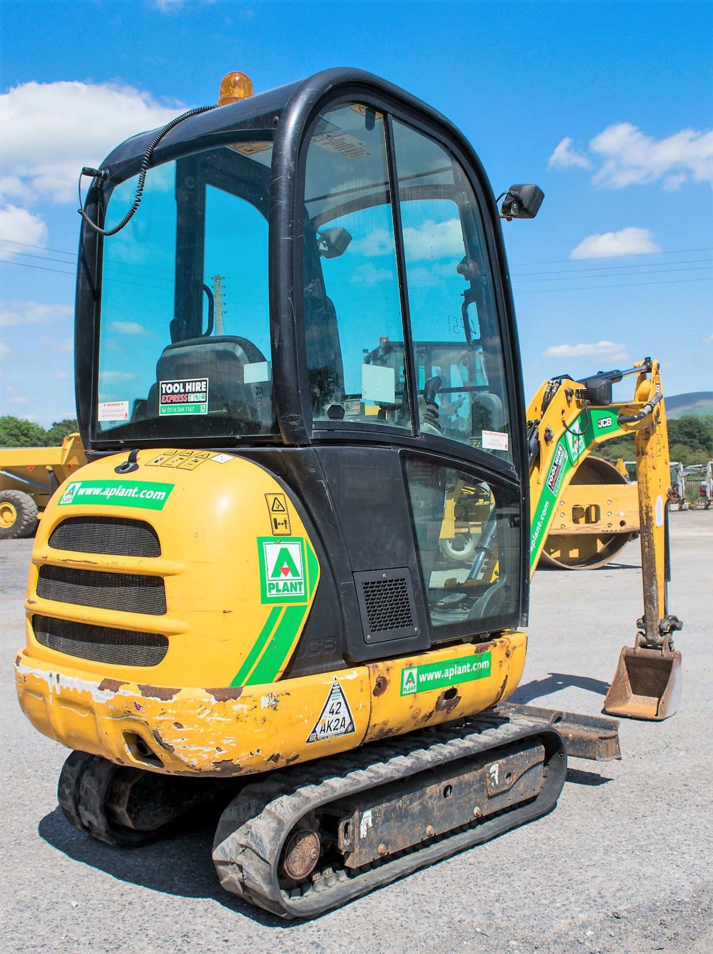 JCB 8016 CTS 1.5 tonne rubber tracked mini excavator Year: 2014 S/N: 2071574 Recorded Hours: 1396 - Image 4 of 12