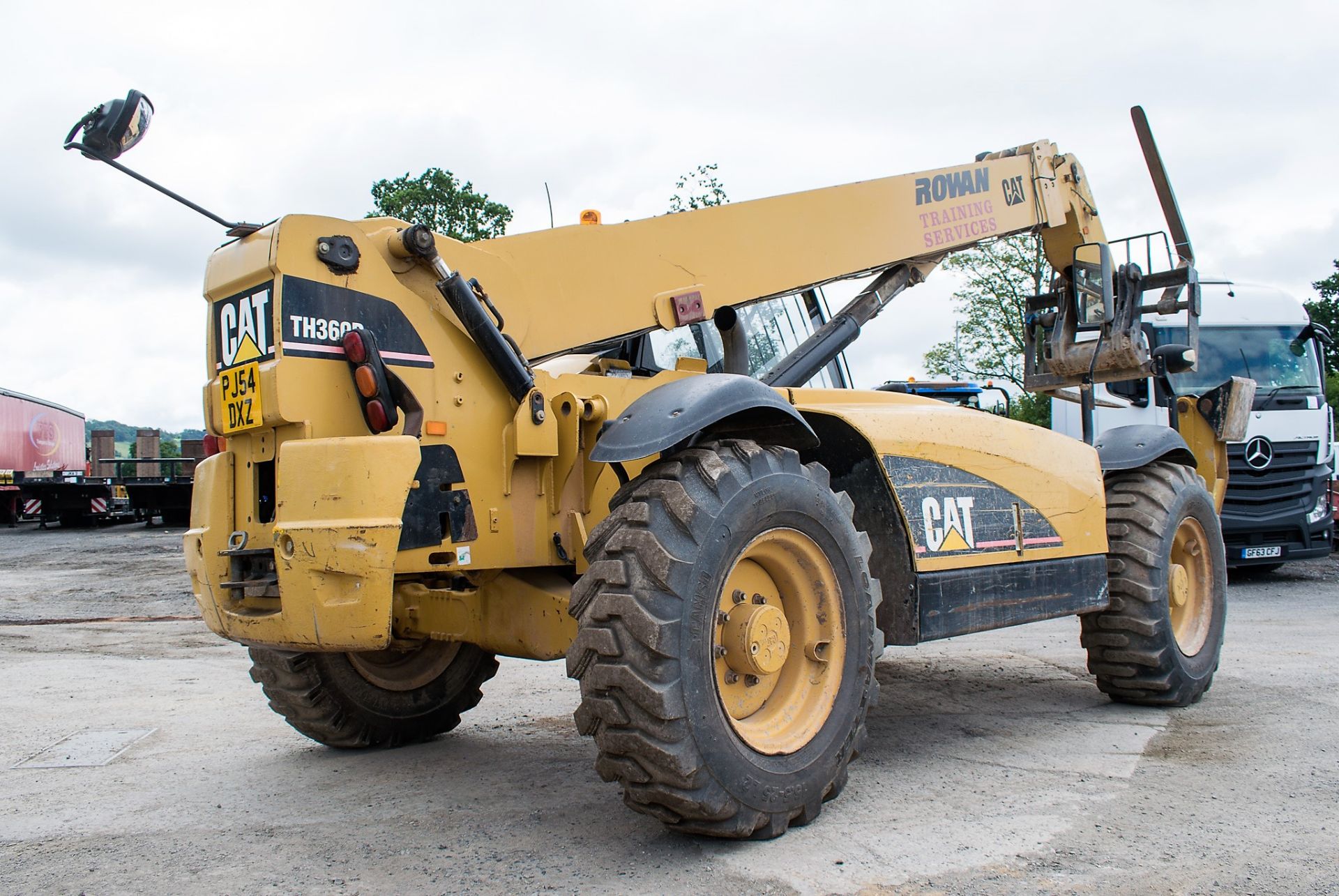 Caterpillar TH360B 13.5 metre telescopic handler Year: 2004 S/N: 01666    Reg: PJ54 DXZ  Recorded - Image 4 of 13