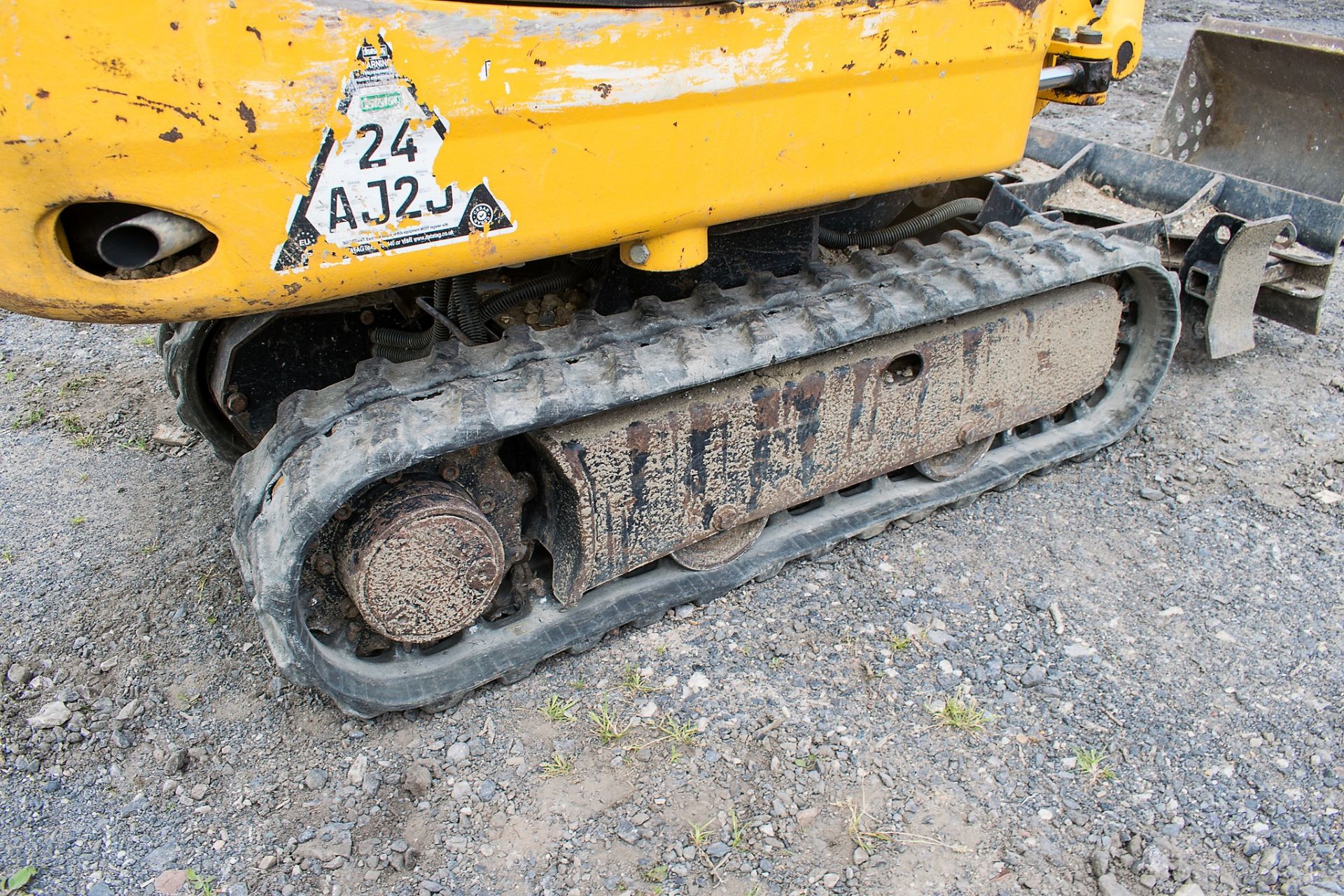 JCB 8008 0.75 tonne rubber tracked micro excavator Year: 2014 S/N: 764937 Recorded Hours: 922 blade, - Image 8 of 11