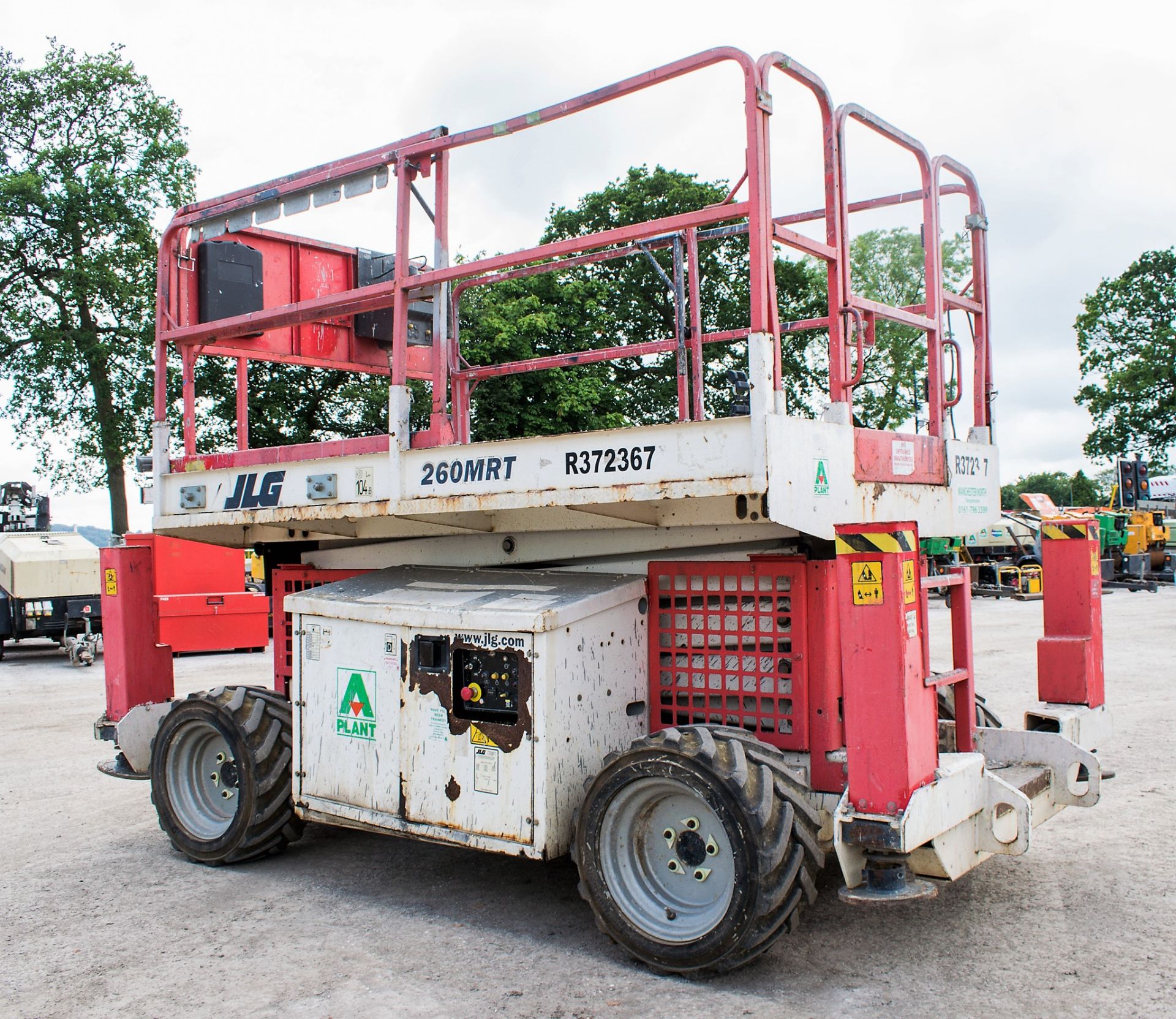 JLG 260 MRT diesel driven 4WD scissor lift access platform Year: 2009 S/N: 192500 Recorded Hours: - Image 3 of 10