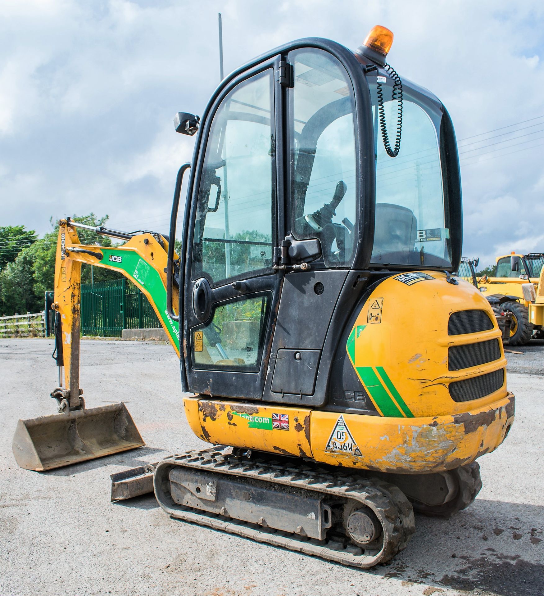 JCB 8016 1.5 tonne rubber tracked mini excavator Year: 2014 S/N: 2071548 Recorded Hours: 1604 blade, - Image 3 of 12