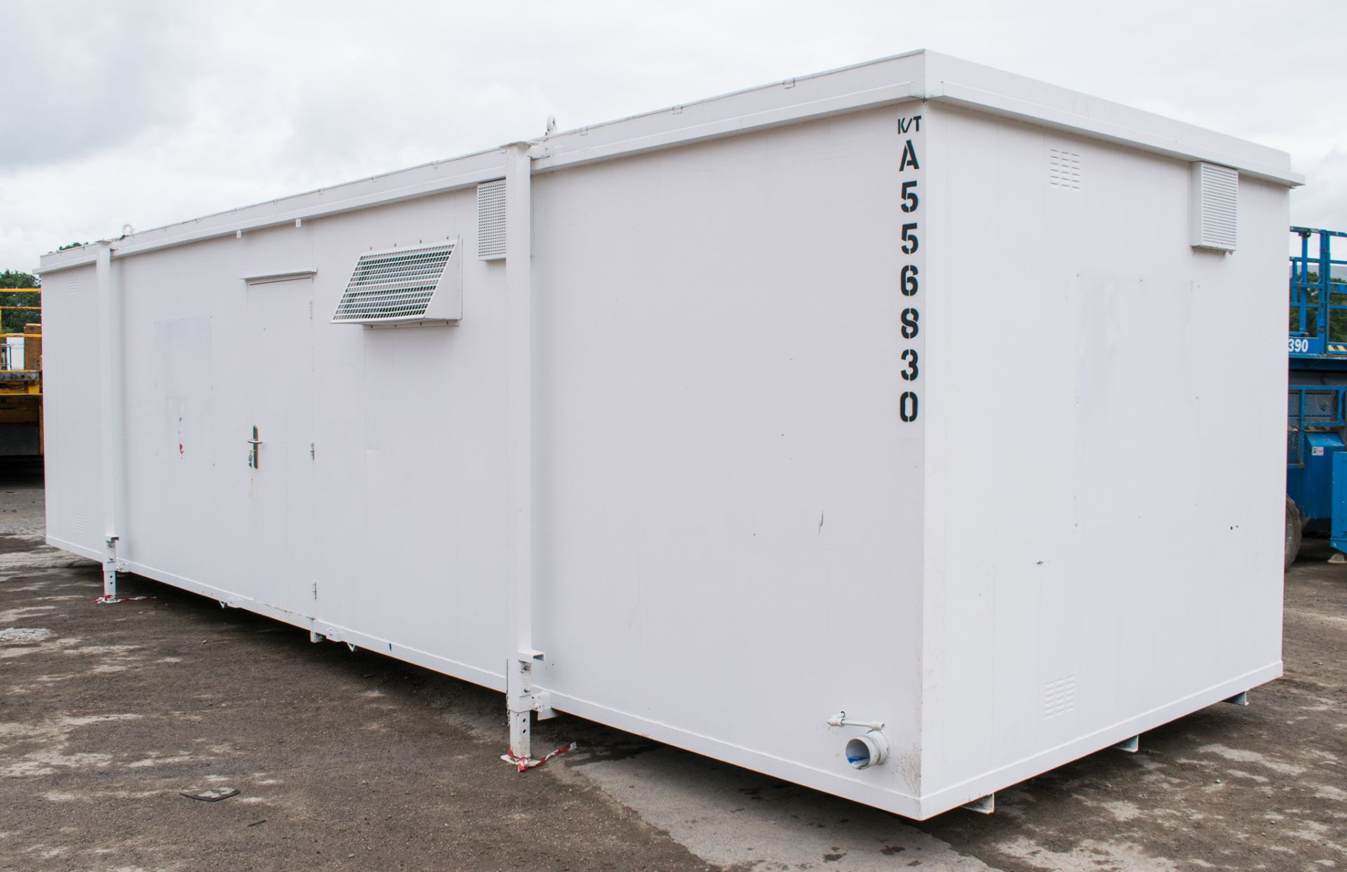 32 foot x 10 foot anti vandal canteen / toilet block comprising canteen with sink unit in one half - Image 3 of 15