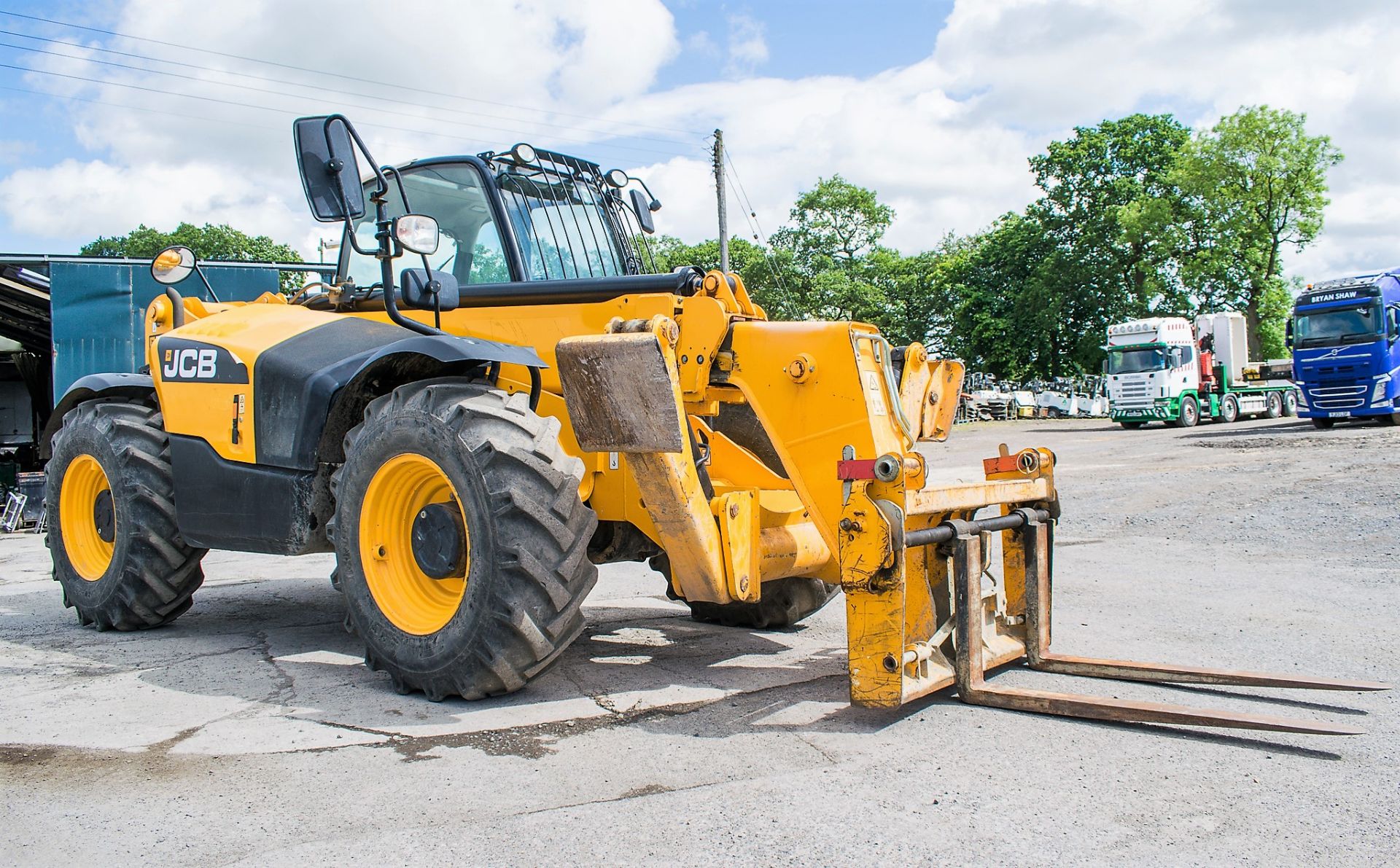 JCB 533-105 10.5 metre telescopic handler  Year: 2013 S/N: 2179534 Recorded Hours: 4392 c/w air - Image 2 of 13