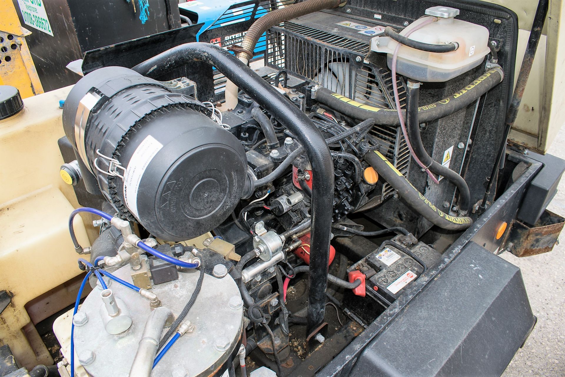 Doosan 7/26E diesel driven mobile air compressor/generator Year: 2015 S/N: 109608 Recorded Hours: - Image 3 of 3