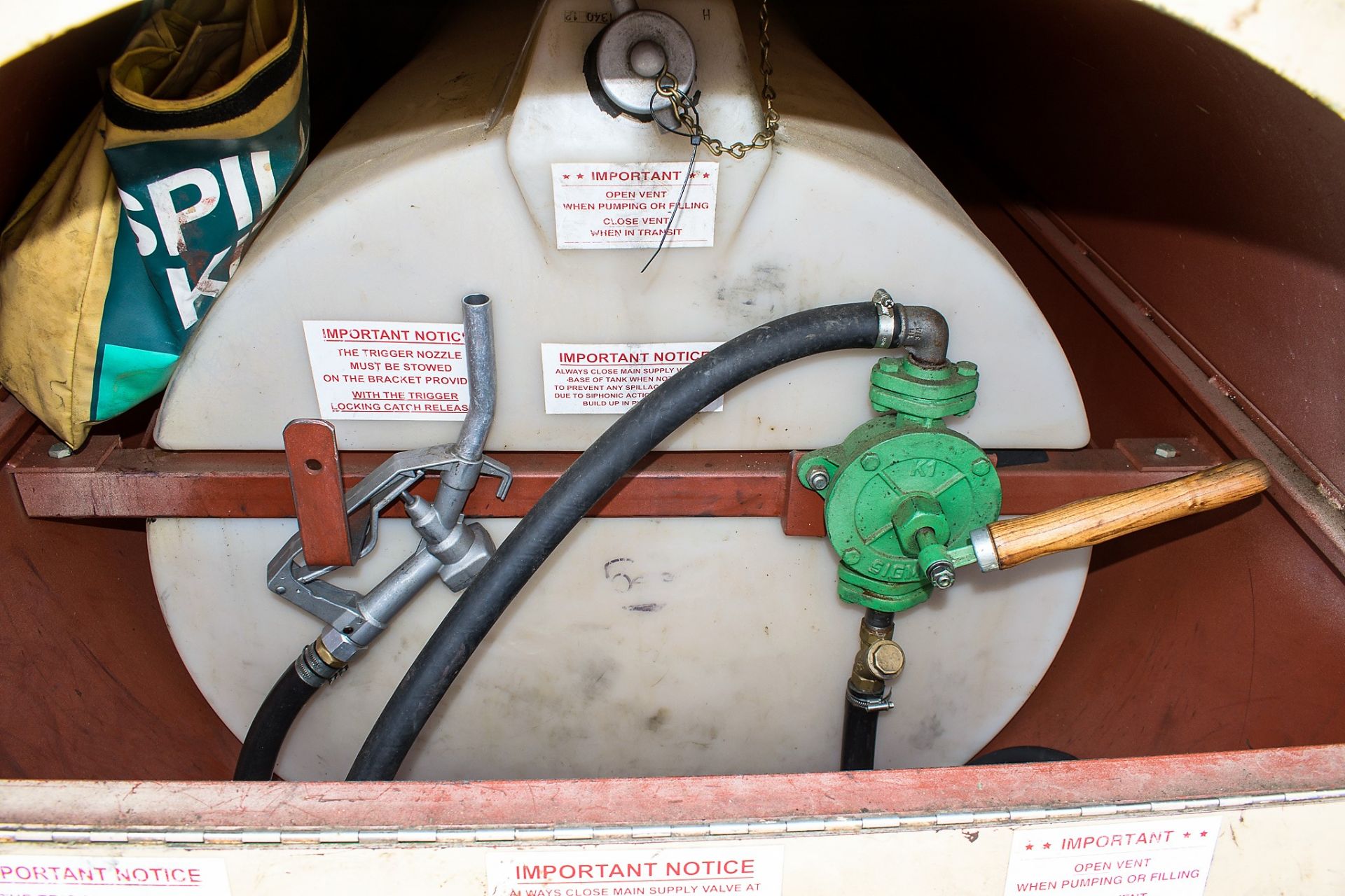 Trailer Engineering 950 litre fast tow bunded fuel bowser c/w hand pump, delivery hose & nozzle - Image 3 of 3