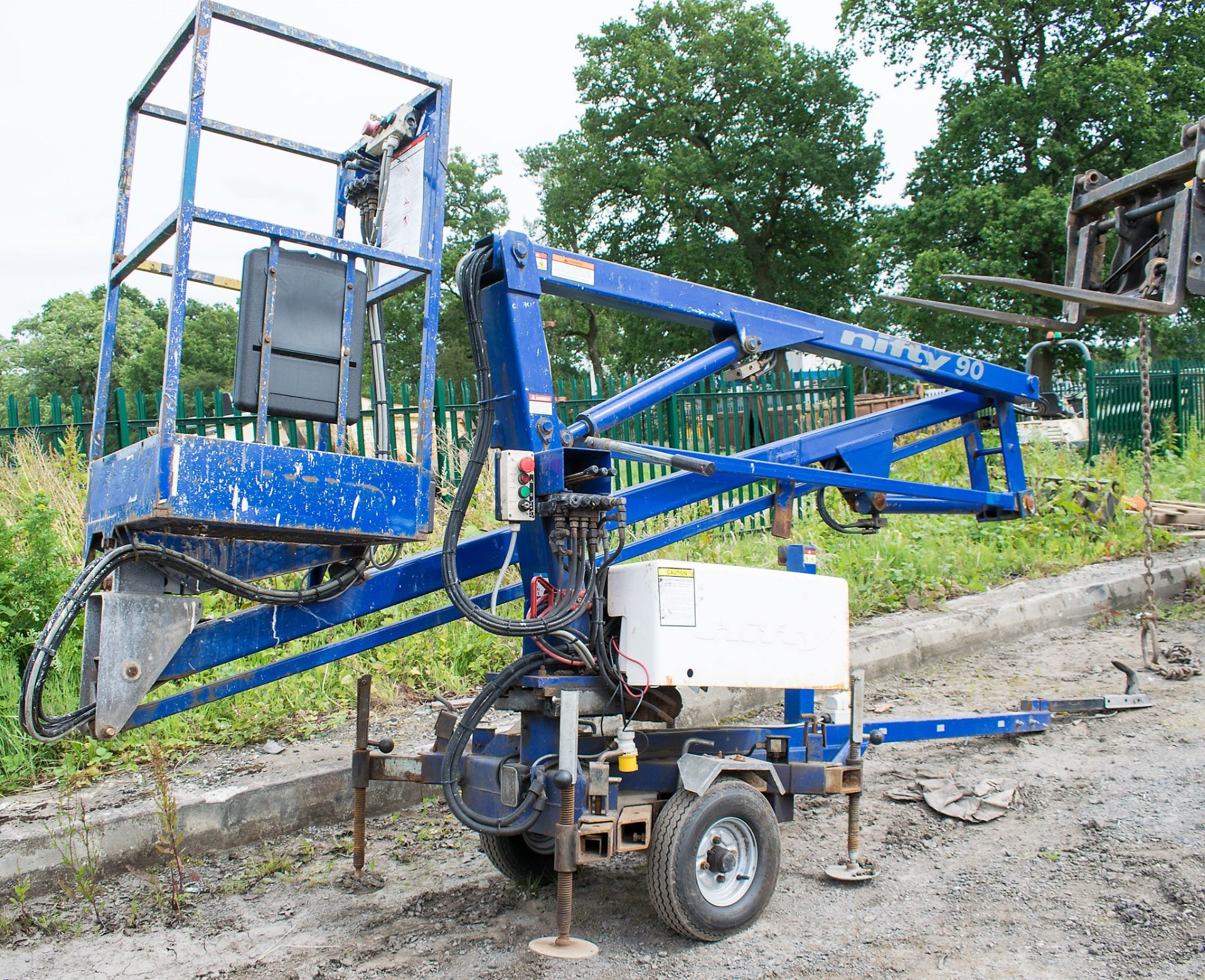 Nifty 90ME battery electric fast tow boom lift Year: 2008 S/N: 18826 - Image 4 of 7
