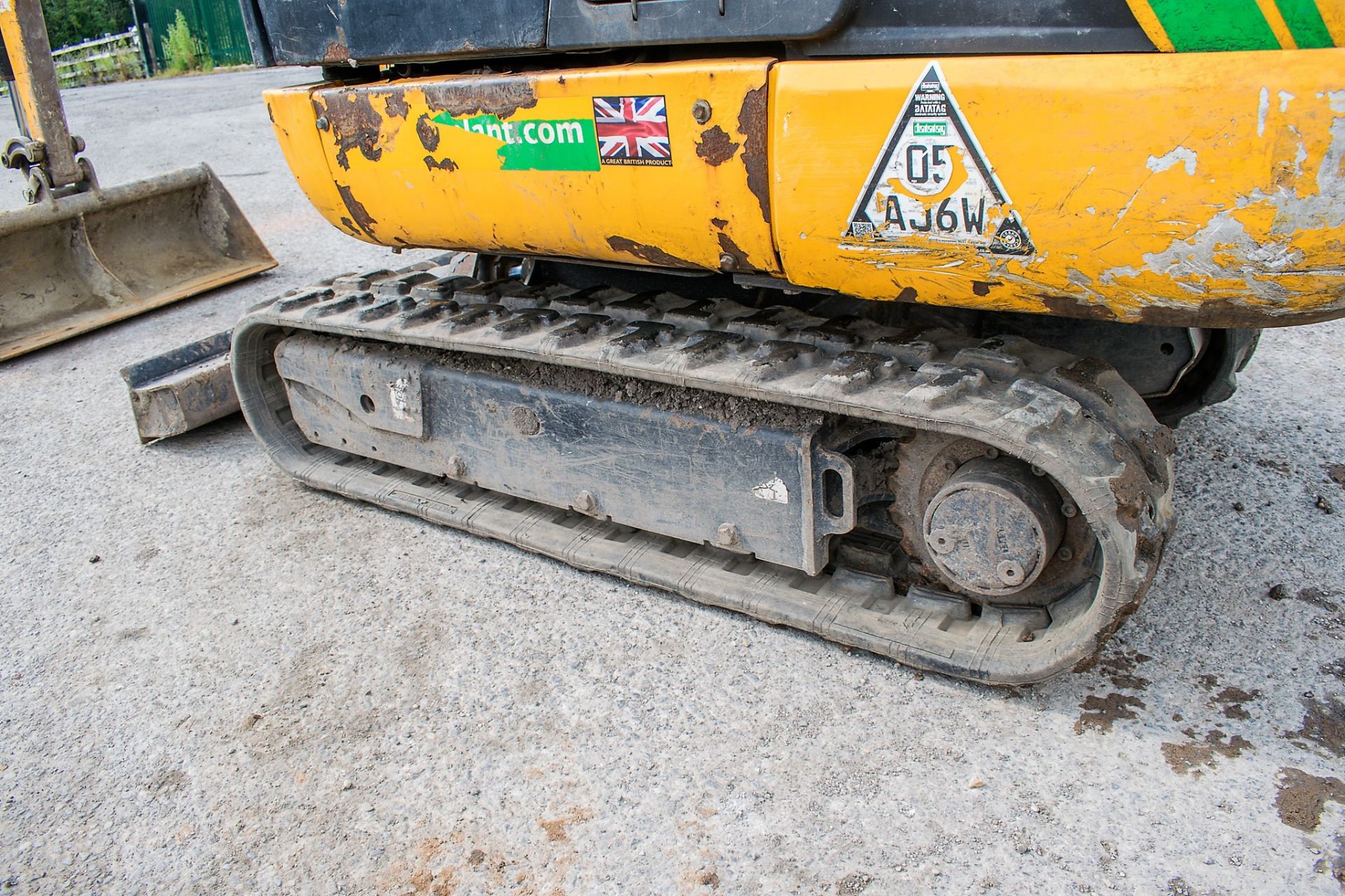JCB 8016 1.5 tonne rubber tracked mini excavator Year: 2014 S/N: 2071548 Recorded Hours: 1604 blade, - Image 7 of 12