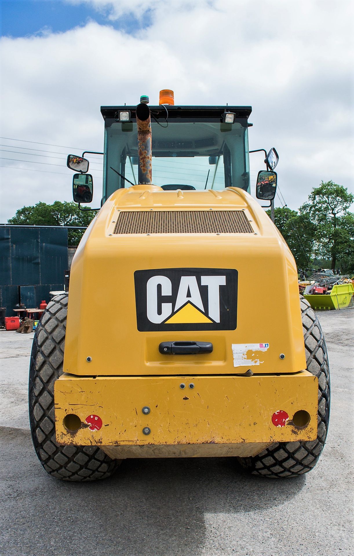 Caterpillar CS66B single drum roller Year: 2015 S/N: 48700109 Recorded Hours: 1712 - Image 6 of 14