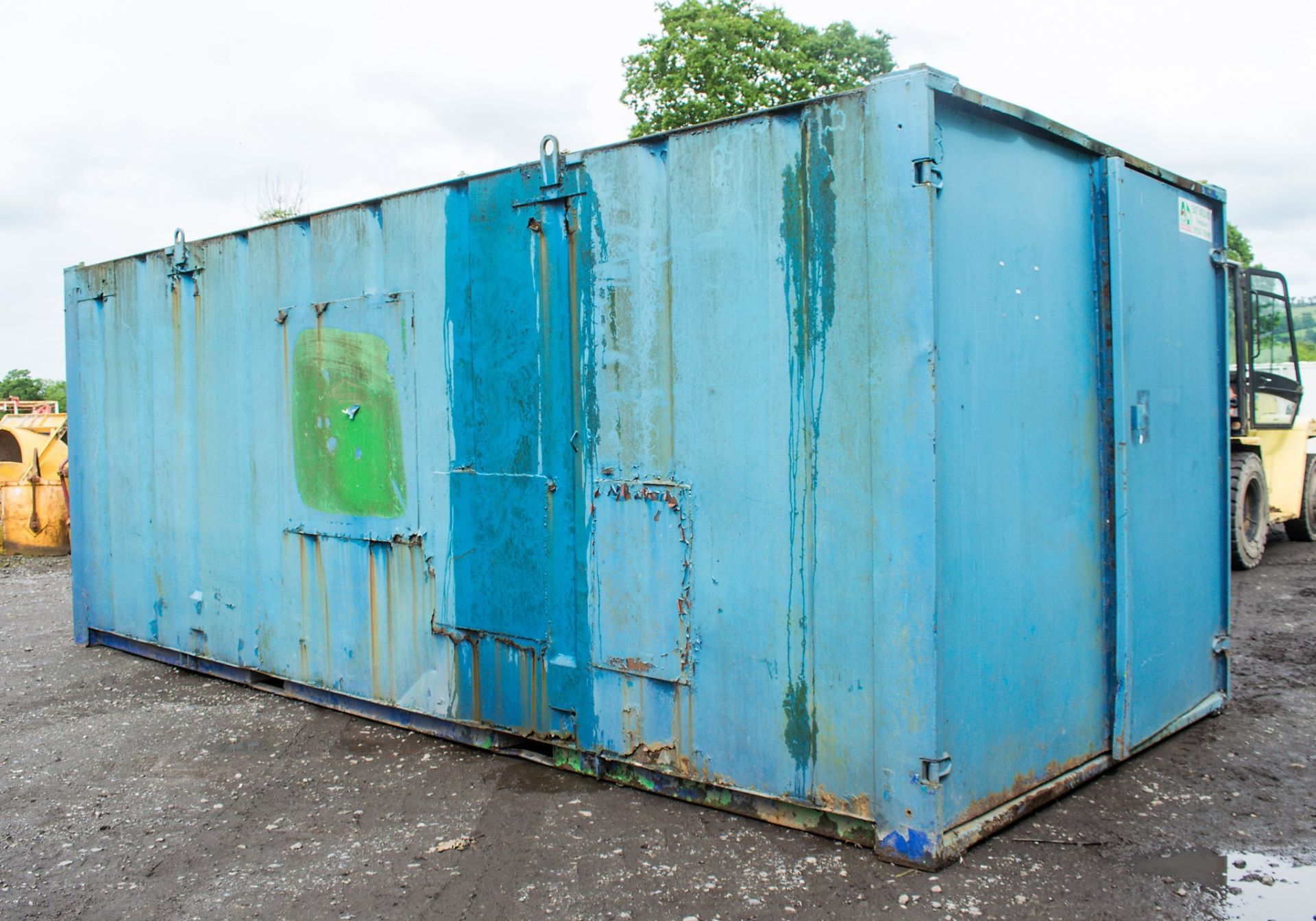 21 ft x 9 ft steel store site unit c/w keys A248651 - Image 4 of 6