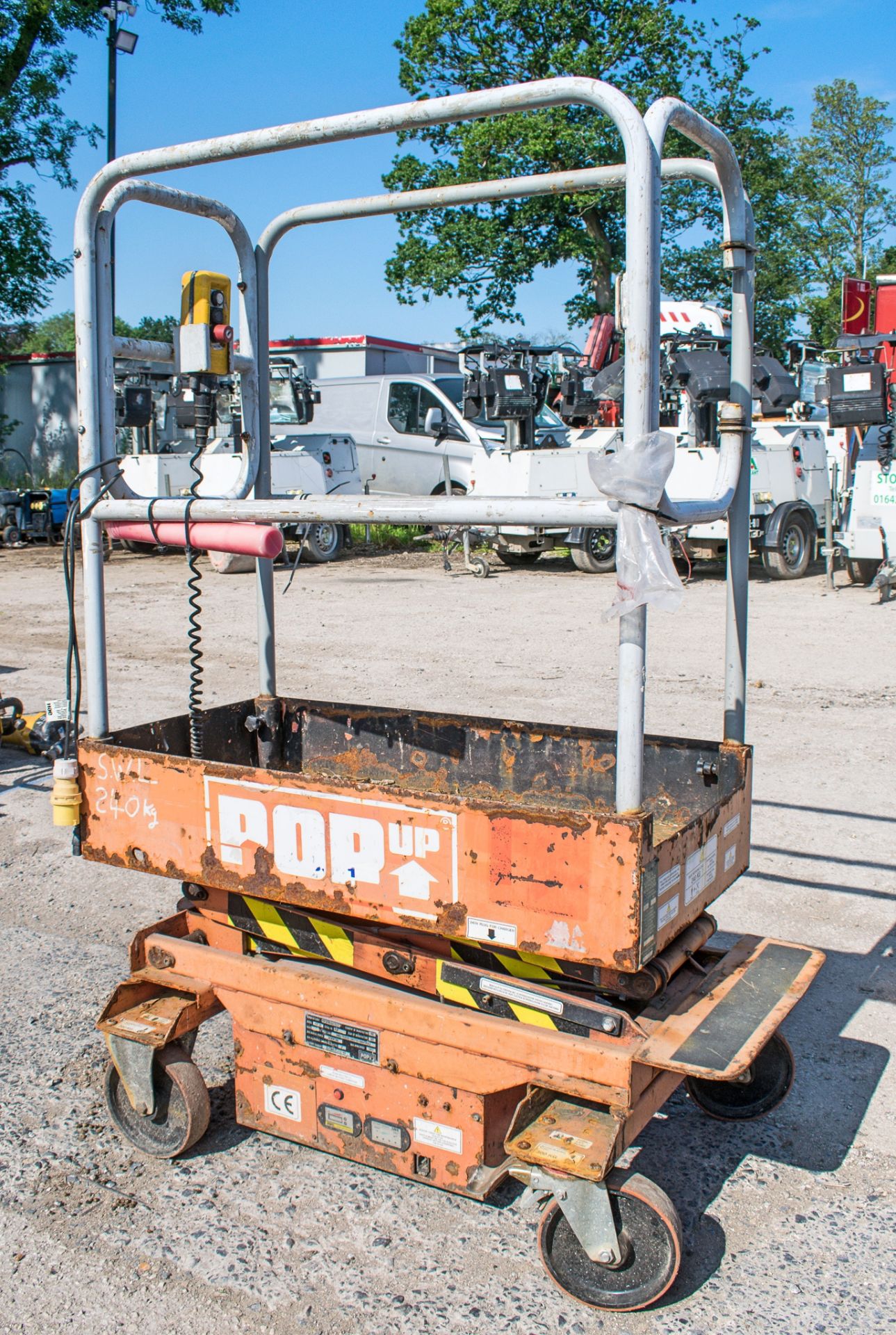 Pop-Up battery electric mobile scissor lift - Image 2 of 2