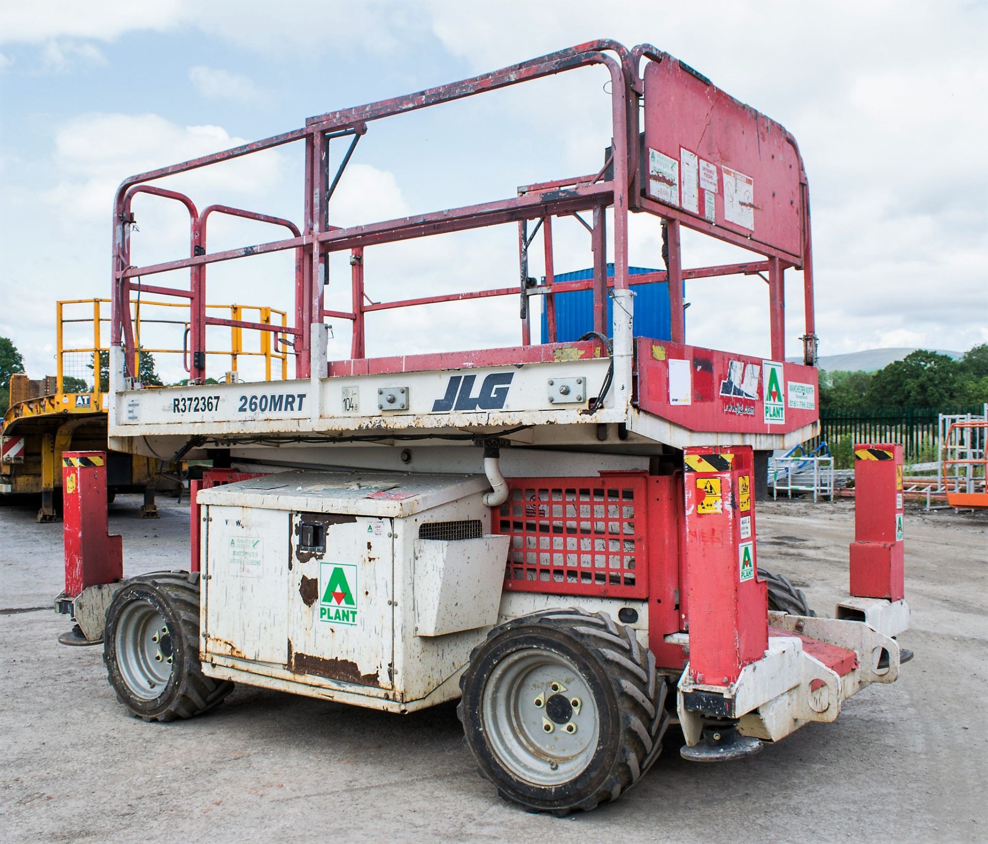 JLG 260 MRT diesel driven 4WD scissor lift access platform Year: 2009 S/N: 192500 Recorded Hours: - Image 4 of 10