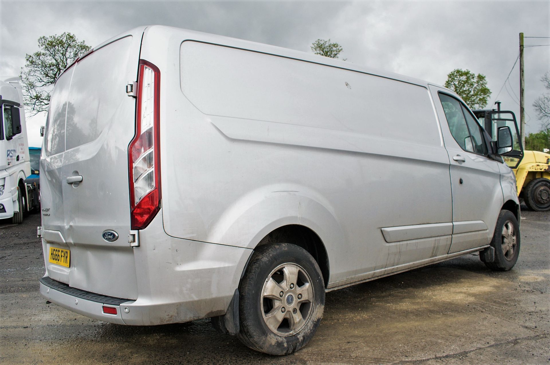 Ford Transit Custom 290 Limited SWB panel van ** Accident Damaged ** Registration Number: HG66 FYR - Image 4 of 14