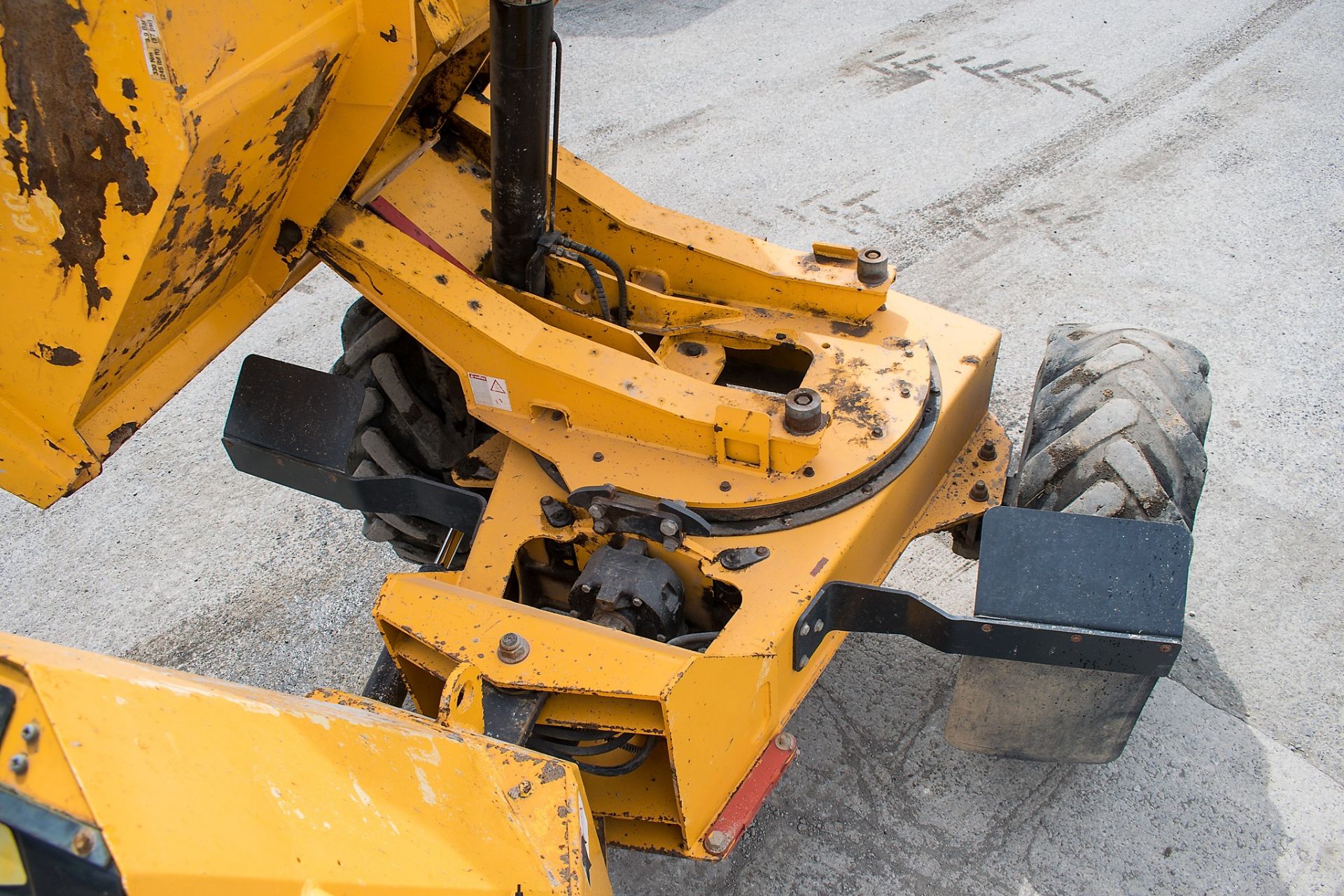 Thwaites 6 tonne swivel skip dumper Year: 2011 S/N: 105C0570 Recorded Hours: 1380 501032 - Image 8 of 10