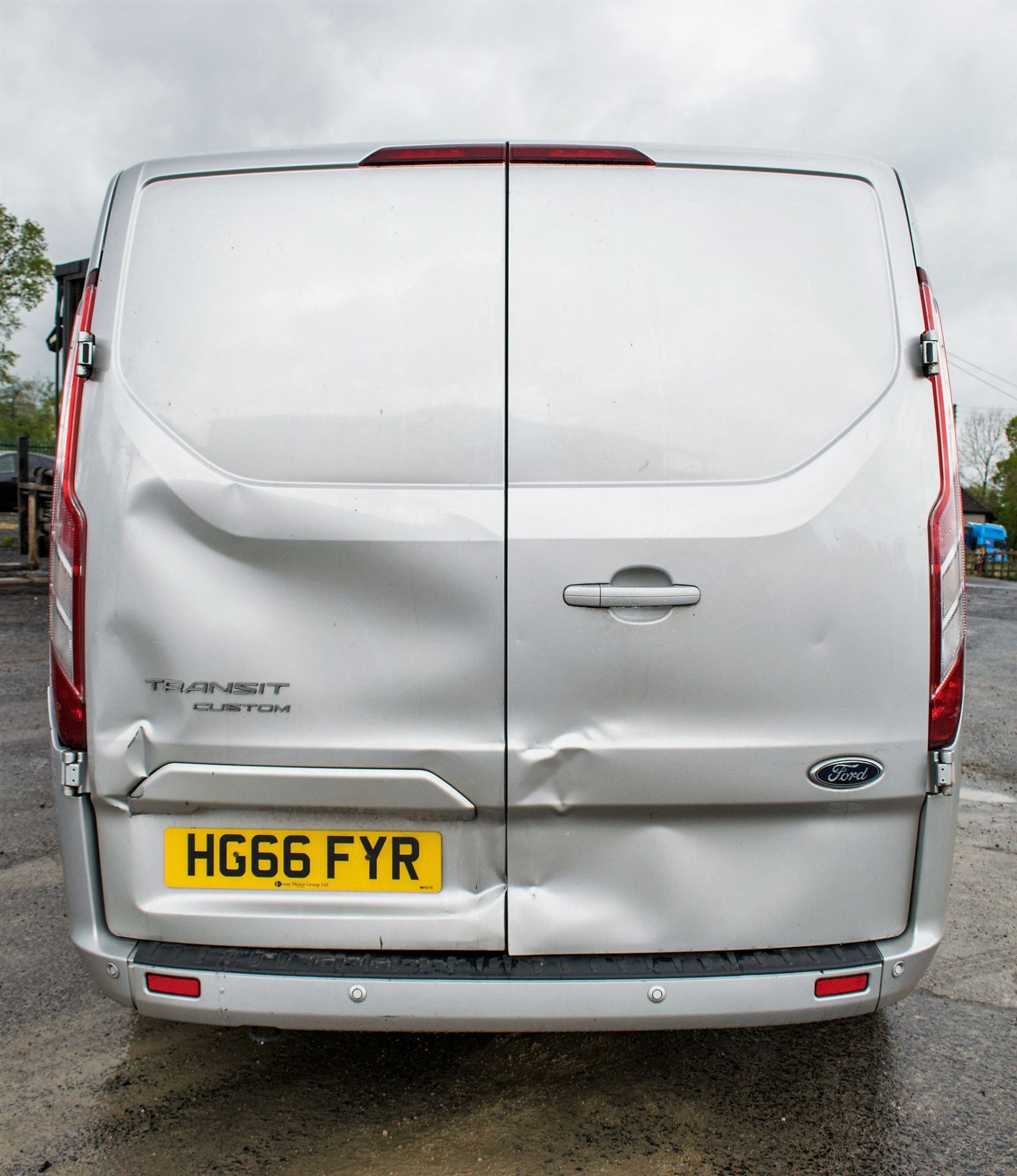 Ford Transit Custom 290 Limited SWB panel van ** Accident Damaged ** Registration Number: HG66 FYR - Image 6 of 14