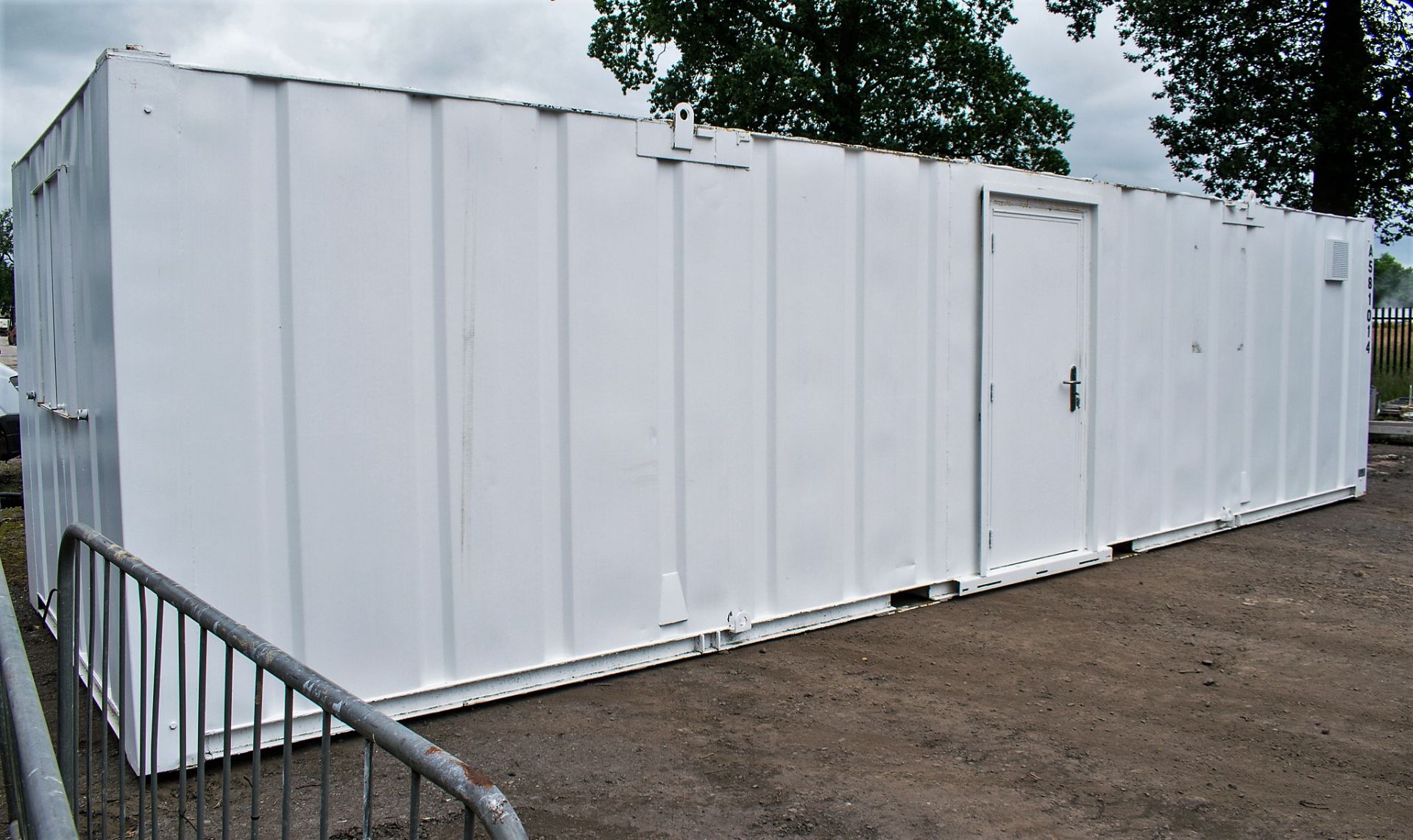 32 ft x 10 ft steel anti vandal toilet/canteen site unit Comprising of: Toilet, shower, lobby & - Image 2 of 11