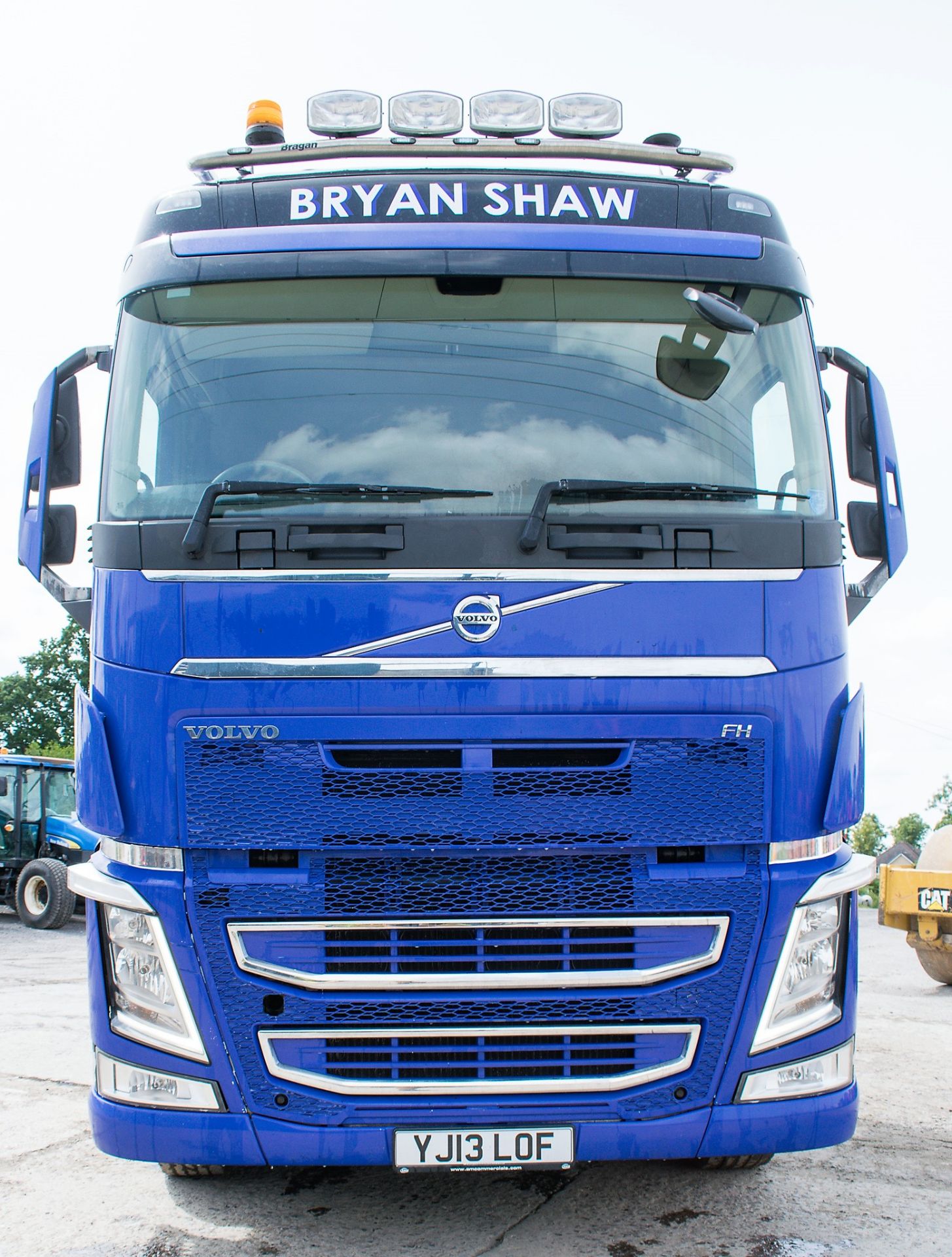 Volvo FH 500 6 x 2 tractor unit  Reg No: YJ13 LOF Date of first registration: 17/07/2013 MOT - Image 5 of 15