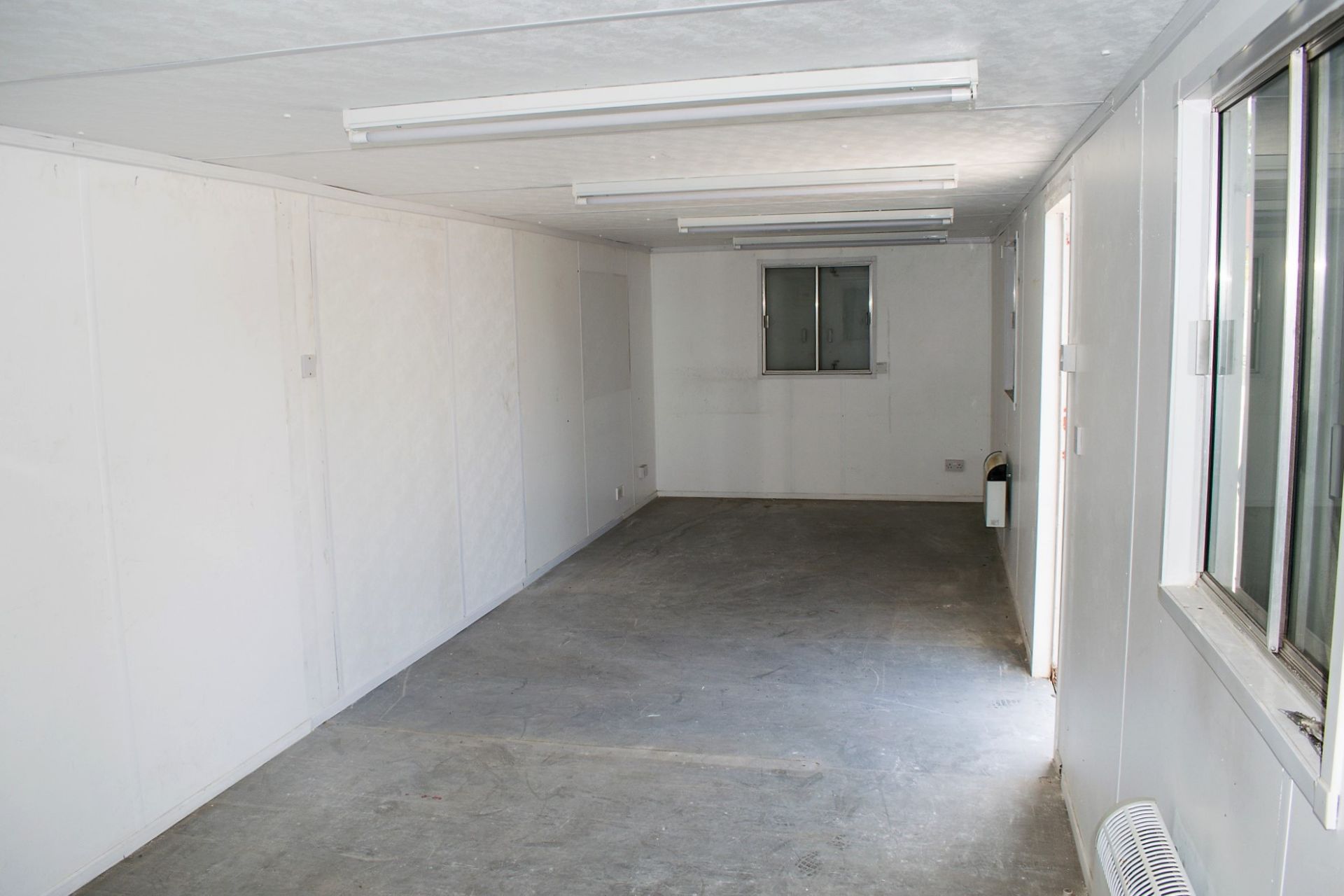 32 ft x 10 ft steel anti vandal office site unit PF1479 ** Door missing ** - Image 5 of 6