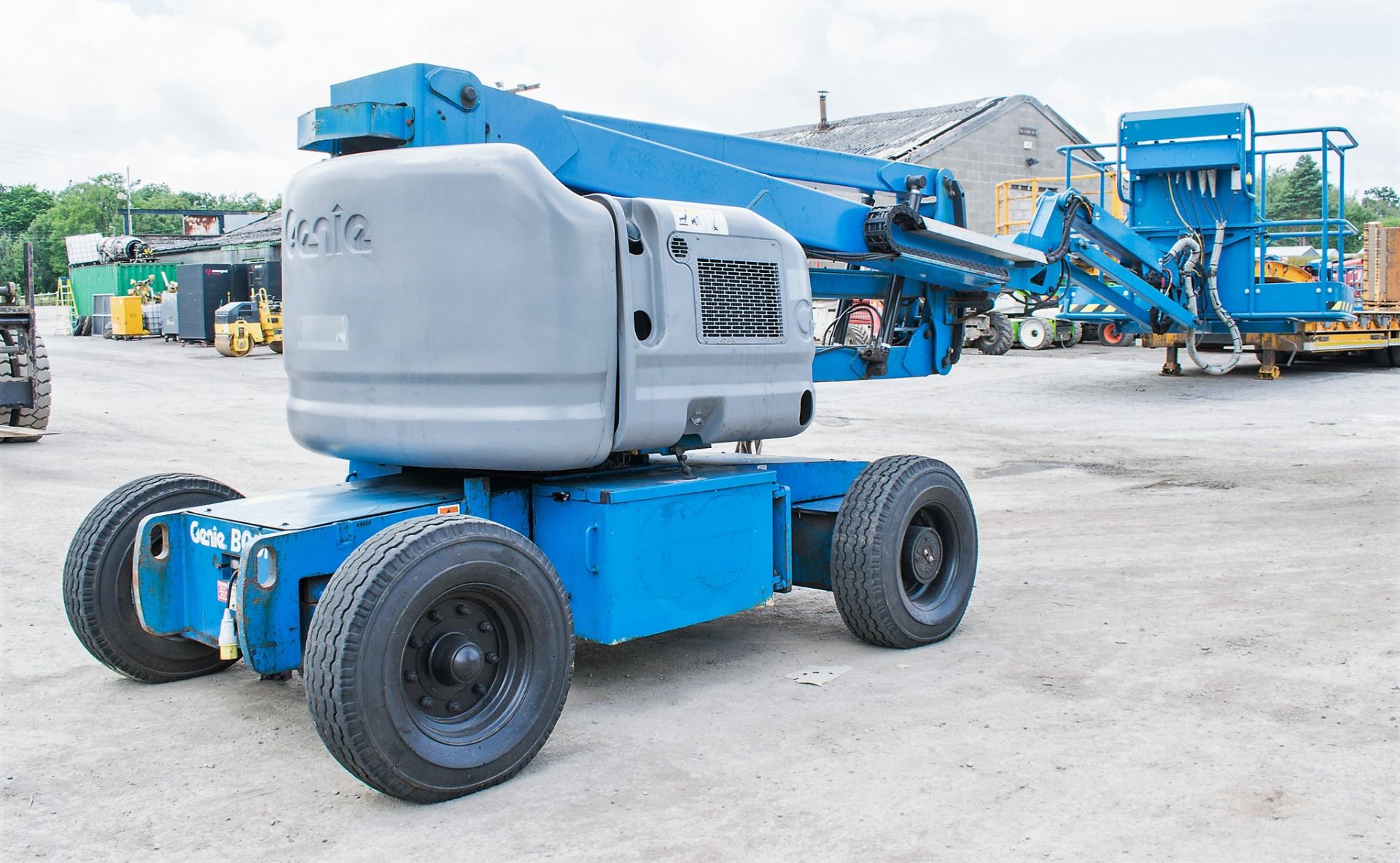 Genie 245/25 bi-energy articulated boom access platform Year: 2005 S/N: 24732 Recorded Hours: - Image 4 of 9