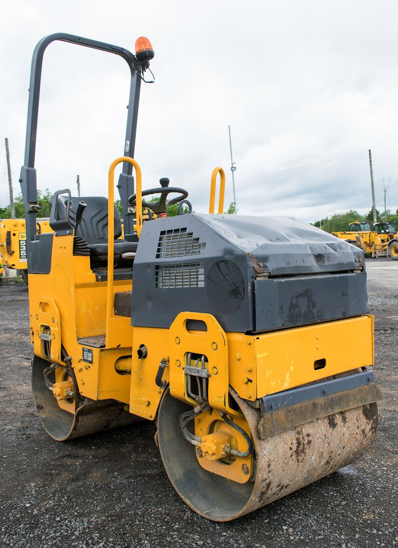 Bomag BW80 ADH-2 double drum ride on roller Year: 2007 S/N: 26899 Recorded Hours: 981 9767 - Image 2 of 10