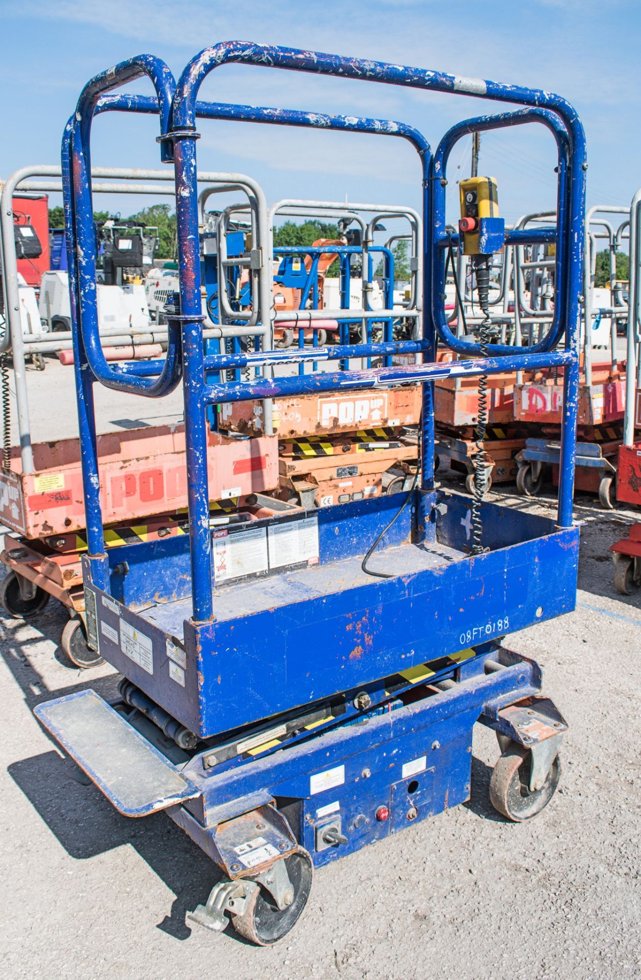 Pop-Up battery electric mobile scissor lift