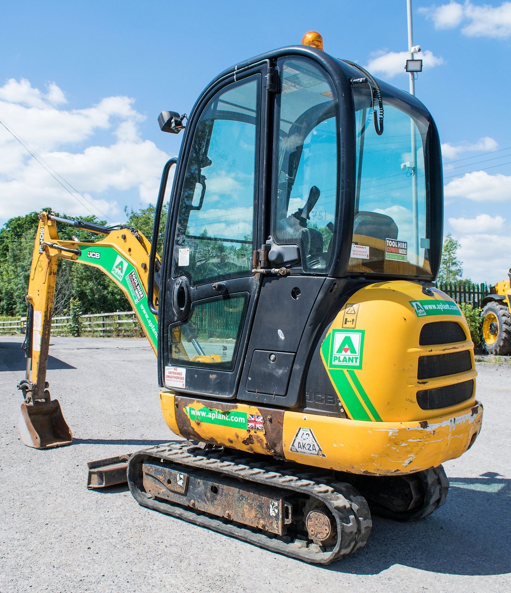 JCB 8016 CTS 1.5 tonne rubber tracked mini excavator Year: 2014 S/N: 2071574 Recorded Hours: 1396 - Image 3 of 12