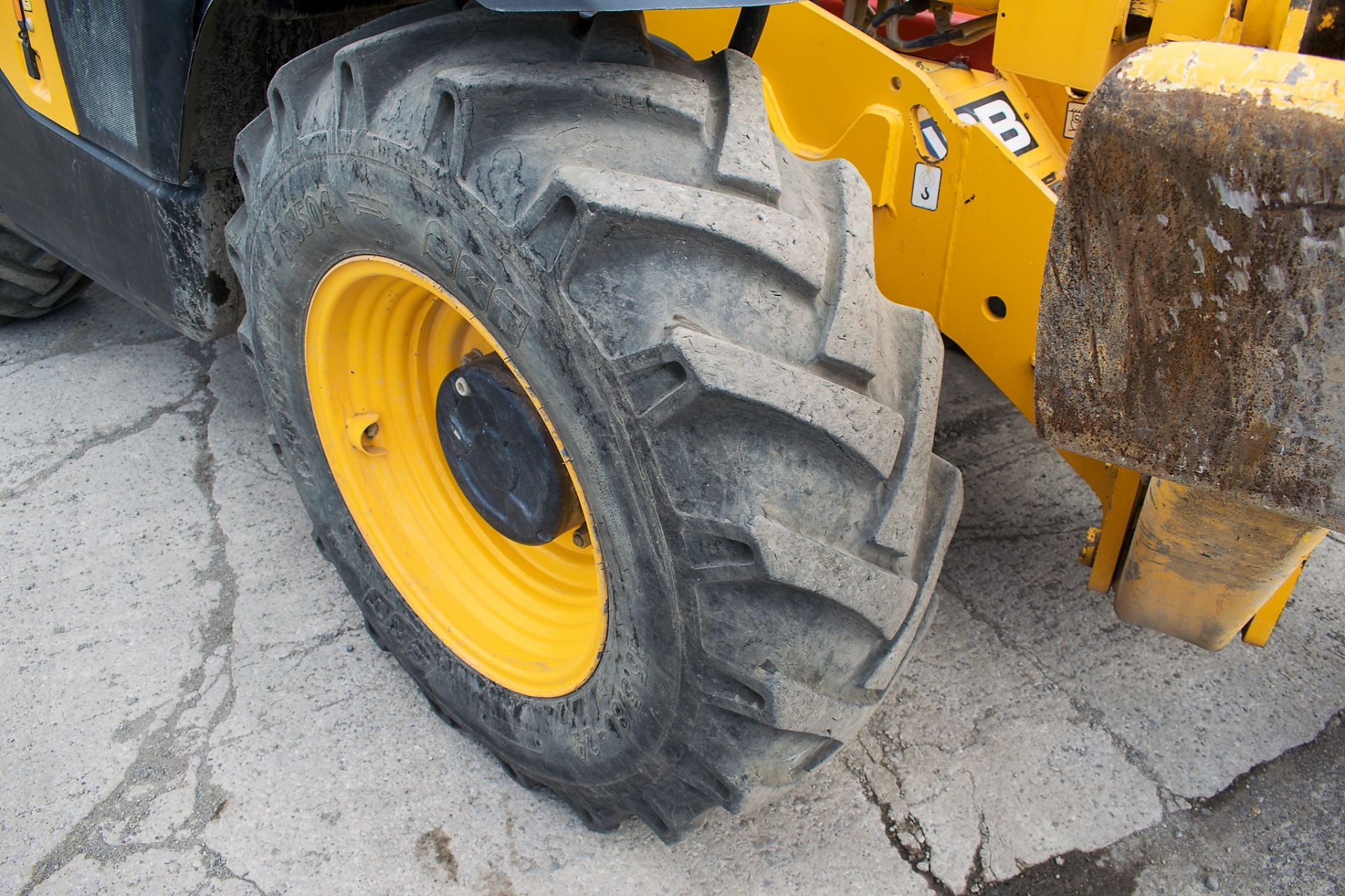 JCB 533-105 10.5 metre telescopic handler  Year: 2013 S/N: 2179534 Recorded Hours: 4392 c/w air - Image 9 of 13