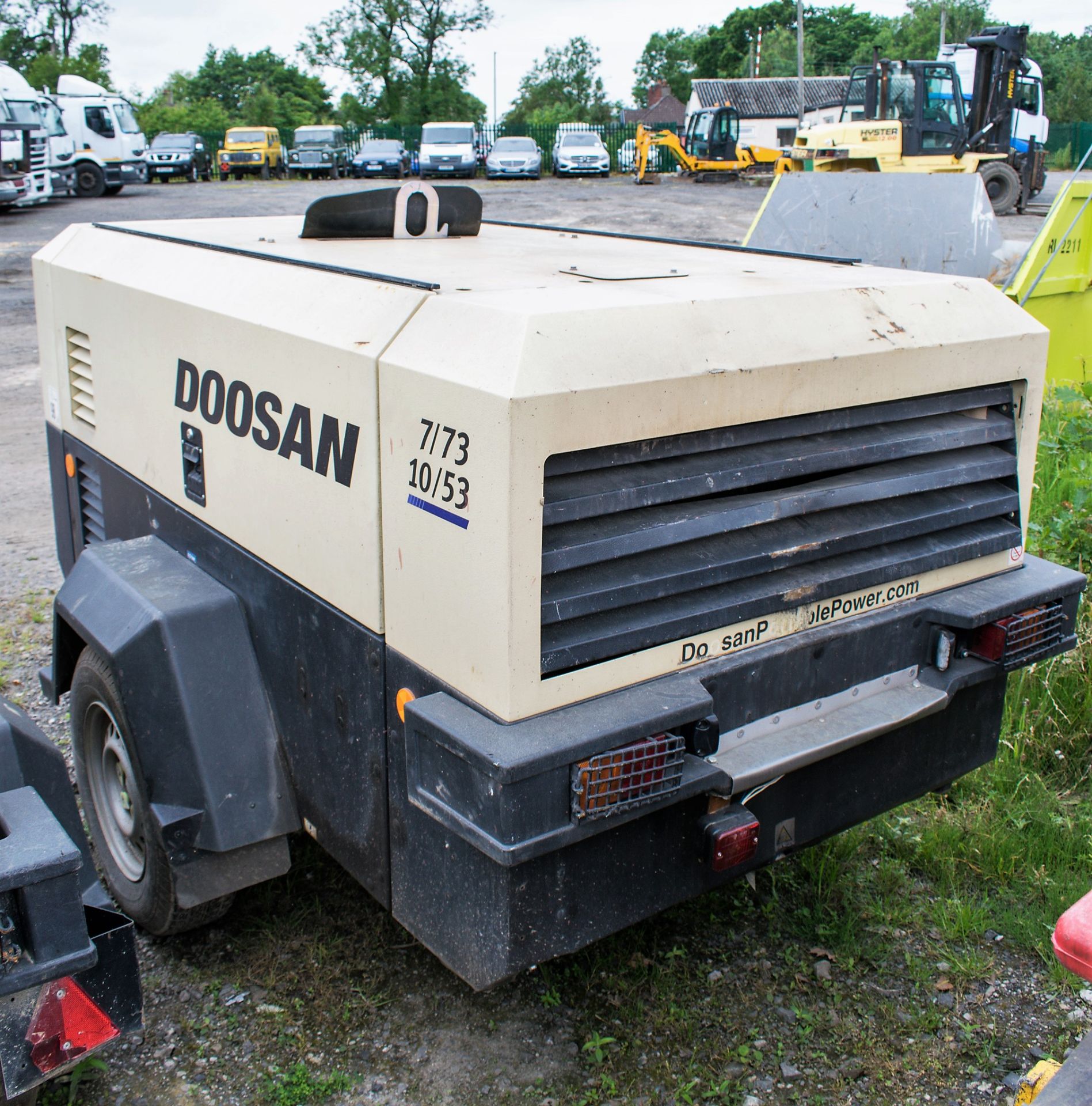 Doosan 7/73 diesel driven mobile air compressor Year: 2015 S/N: FY542581 Recorded Hours: 1585 - Image 2 of 3