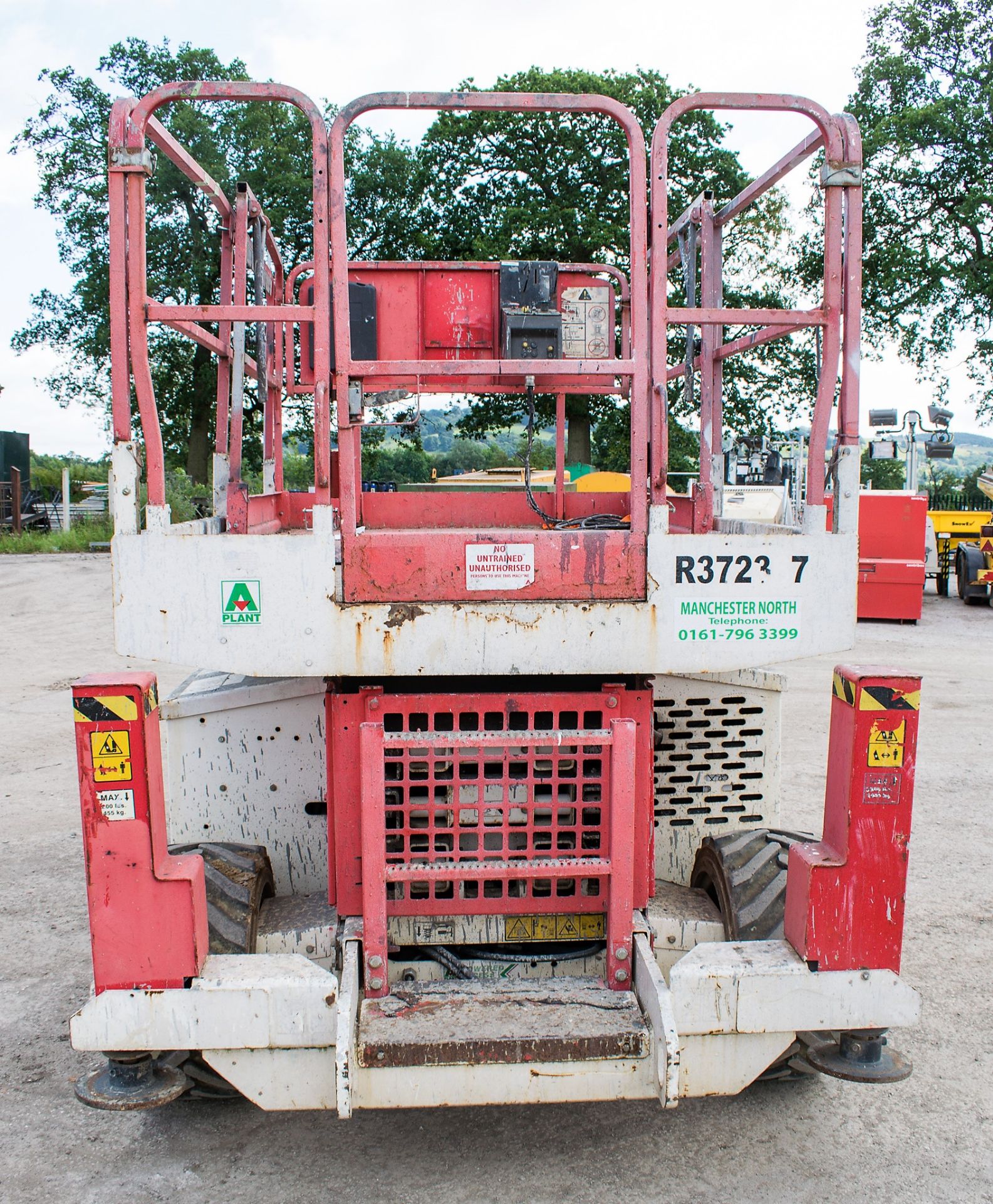 JLG 260 MRT diesel driven 4WD scissor lift access platform Year: 2009 S/N: 192500 Recorded Hours: - Image 6 of 10