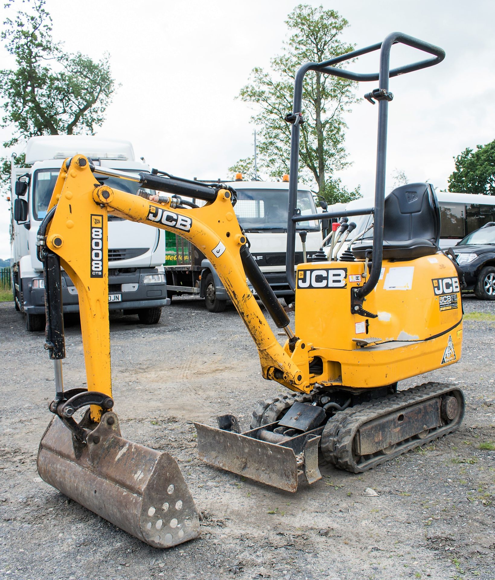 JCB 8008 0.75 tonne rubber tracked micro excavator Year: 2014 S/N: 764937 Recorded Hours: 922 blade,