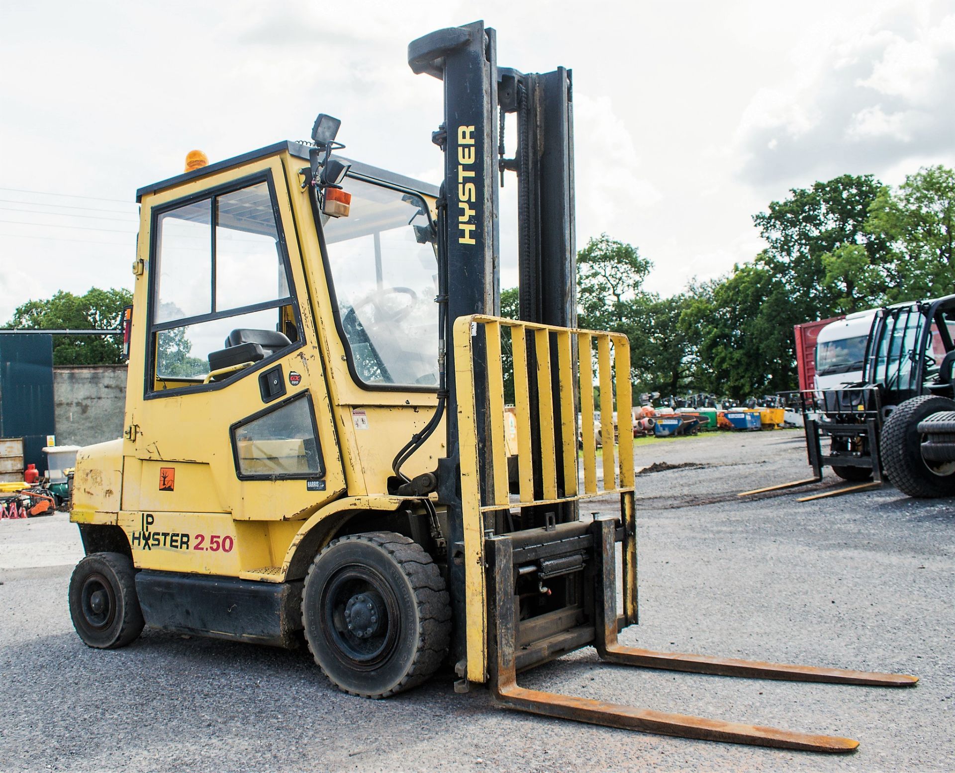 Hyster 2.50XM 2.5 tonne diesel driven fork lift truck Year: 1998 S/N: H177B06166V Recorded Hours: - Image 2 of 11