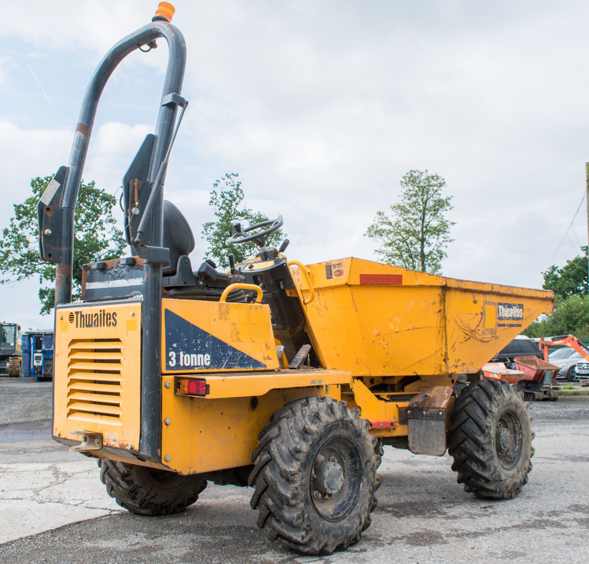 Thwaites 3 tonne swivel skip dumper Year: 2013 S/N: 30905448 Recorded Hours: 1031 A602321 - Image 4 of 14