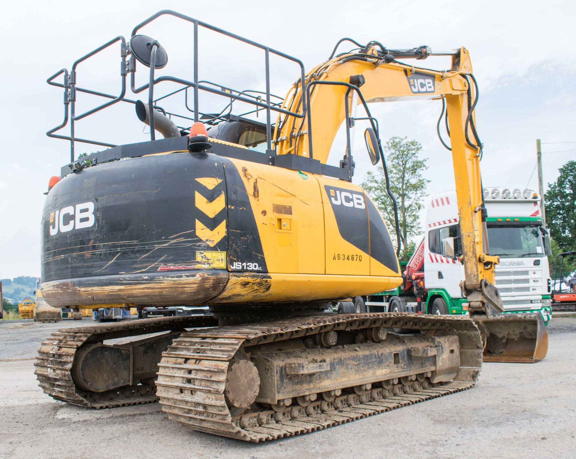 JCB JS130 LC 13 tonne steel tracked excavator Year: 2014 S/N: 2134411 Recorded Hours: 3374 piped, - Image 4 of 13