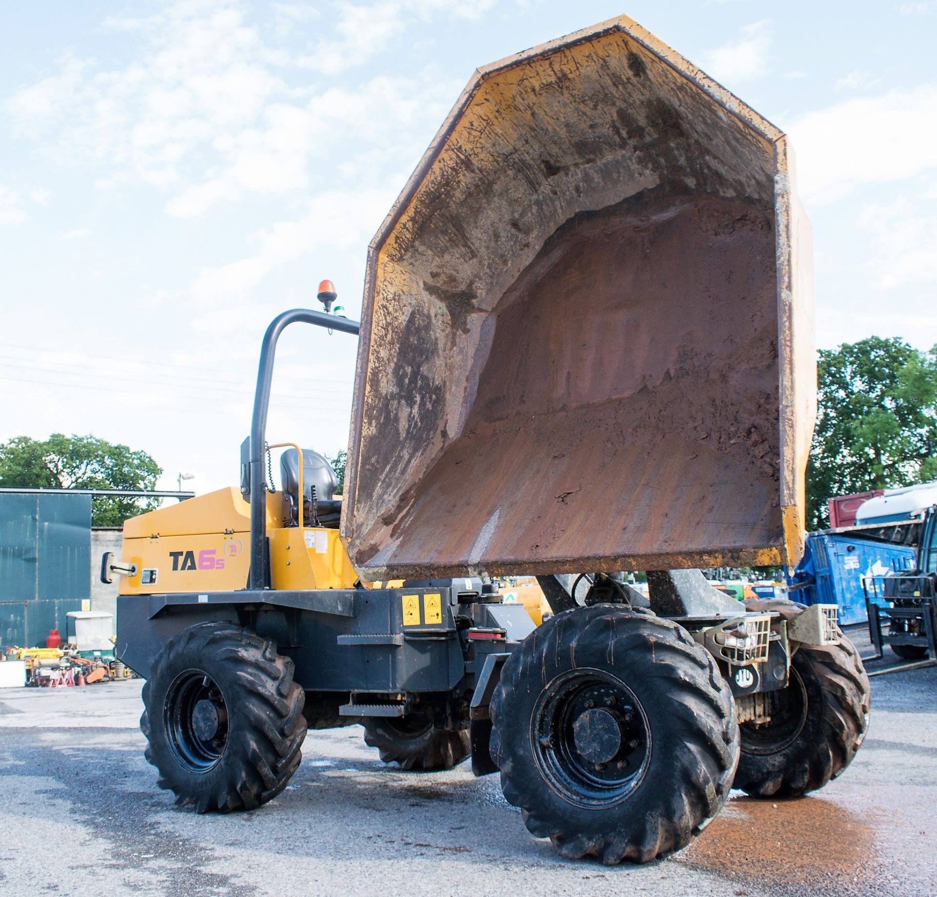 Terex TA6s 6 tonne swivel skip dumper Year: 2015 S/N: EFAPR7876 Recorded Hours: 711 - Image 7 of 16