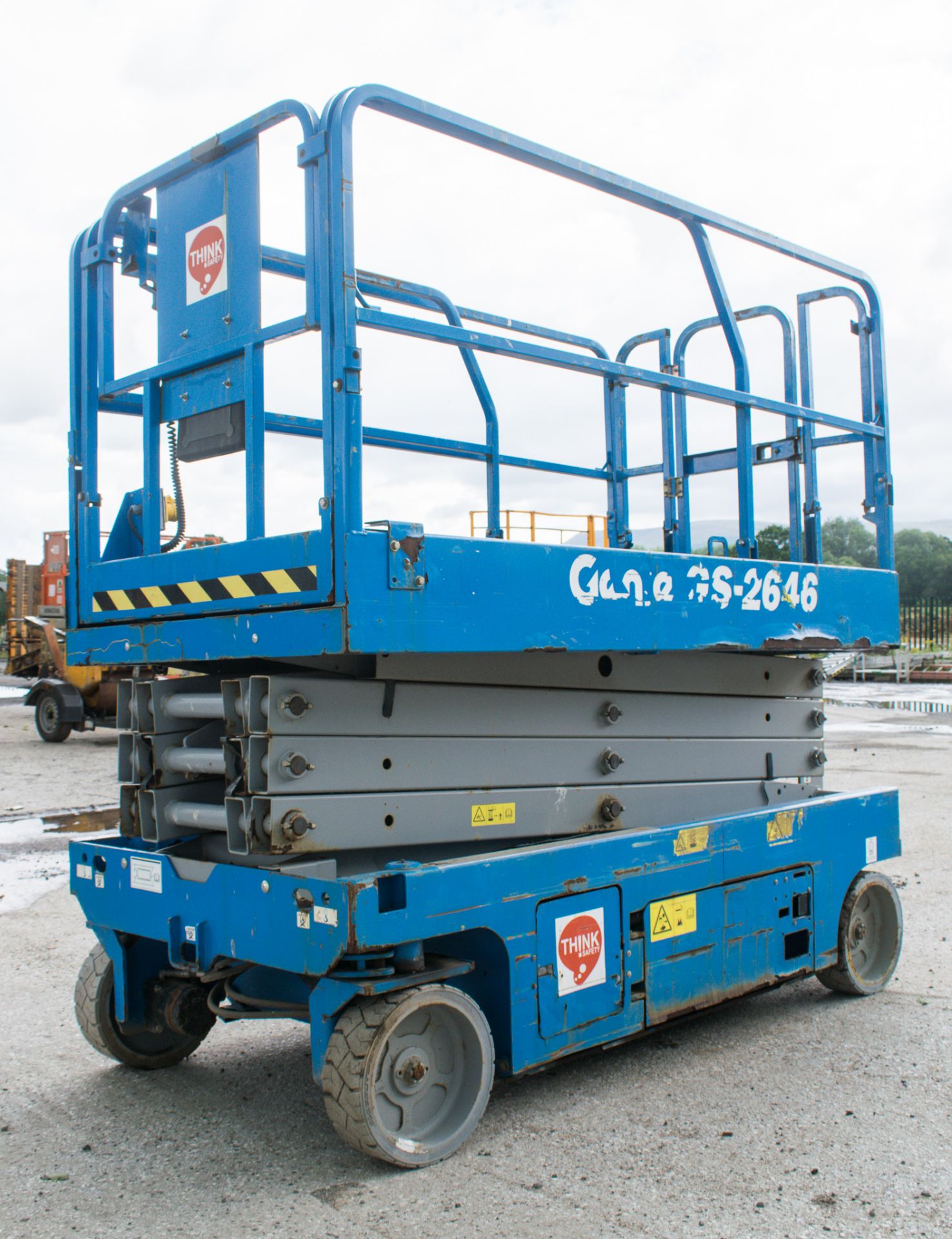 Genie GS2646 26 ft battery electric scissor lift access platform Year: 2014 S/N: 11573 Recorded