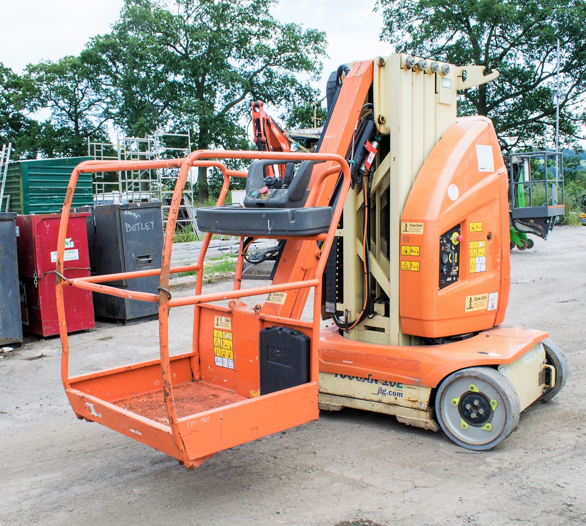 JLG Toucan 10E battery electric boom lift Year: 2007 S/N: 7013 A554609 ** Sold as a non runner **