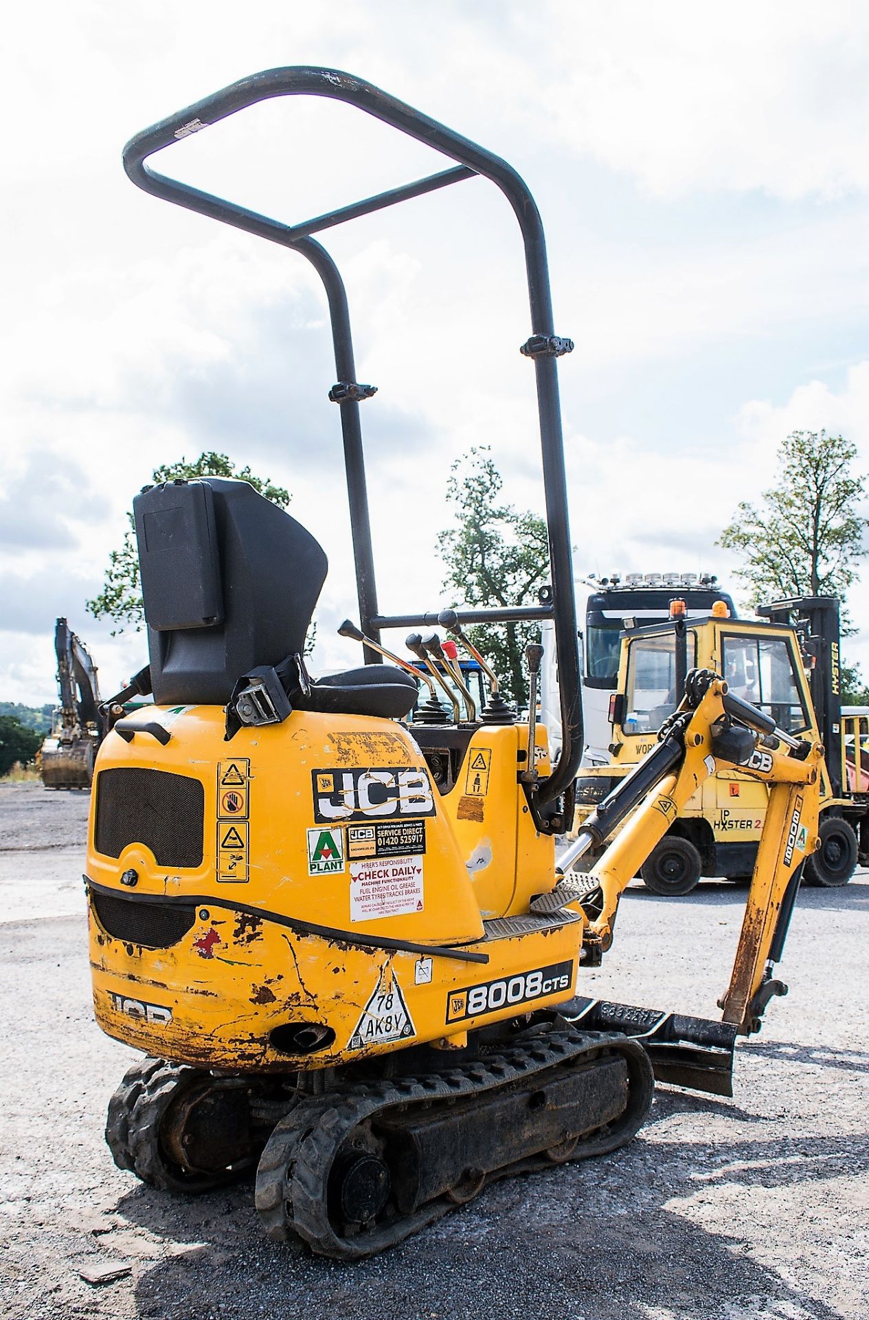 JCB 8008 CTS 0.8 tonne rubber tracked micro excavator Year:2014 S/N: 2410657 Recorded Hours: 886 - Image 4 of 12