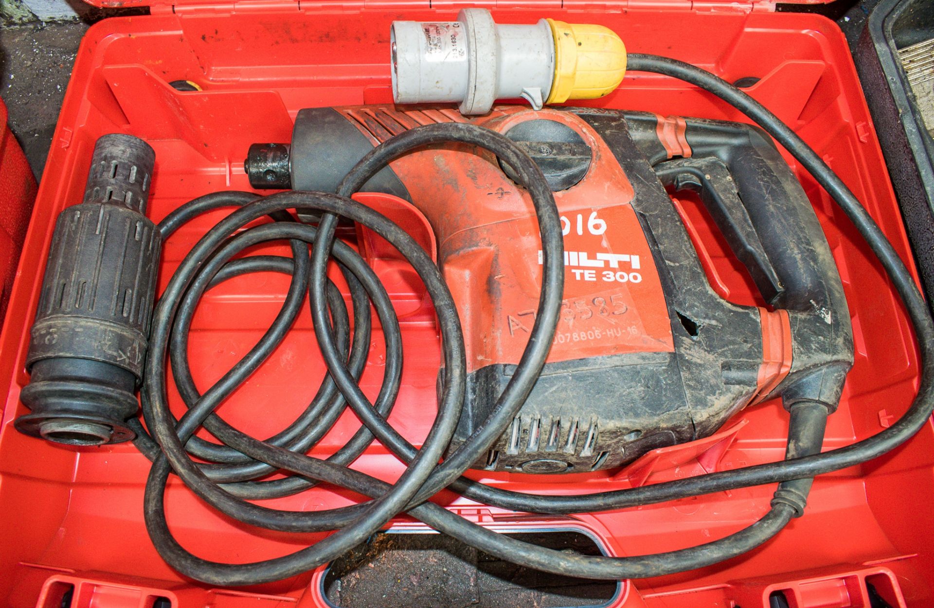 Hilti TE300 110v SDS rotary hammer drill c/w carry case ** Parts dismantled **