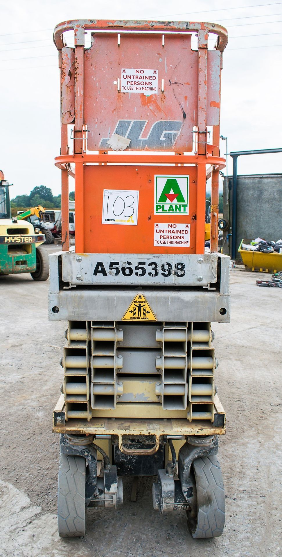 JLG 2630 26 ft battery electric scissor lift access platform Year: 2011 S/N: 1940 A565398 ** - Image 5 of 7