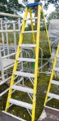 8 tread glass fibre framed step ladder A690113
