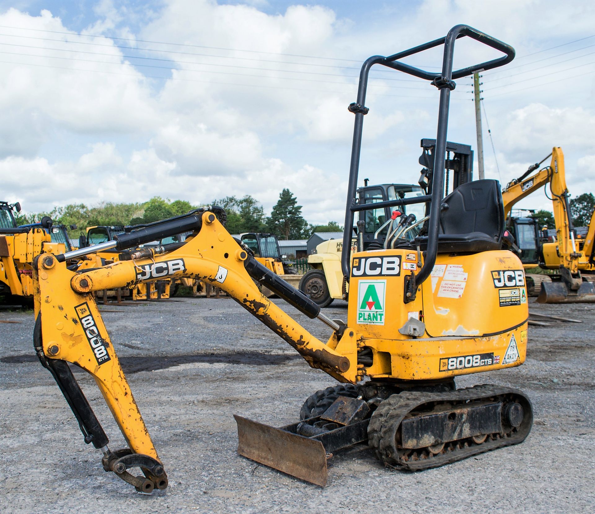 JCB 8008 CTS 0.8 tonne rubber tracked micro excavator Year:2014 S/N: 2410657 Recorded Hours: 886