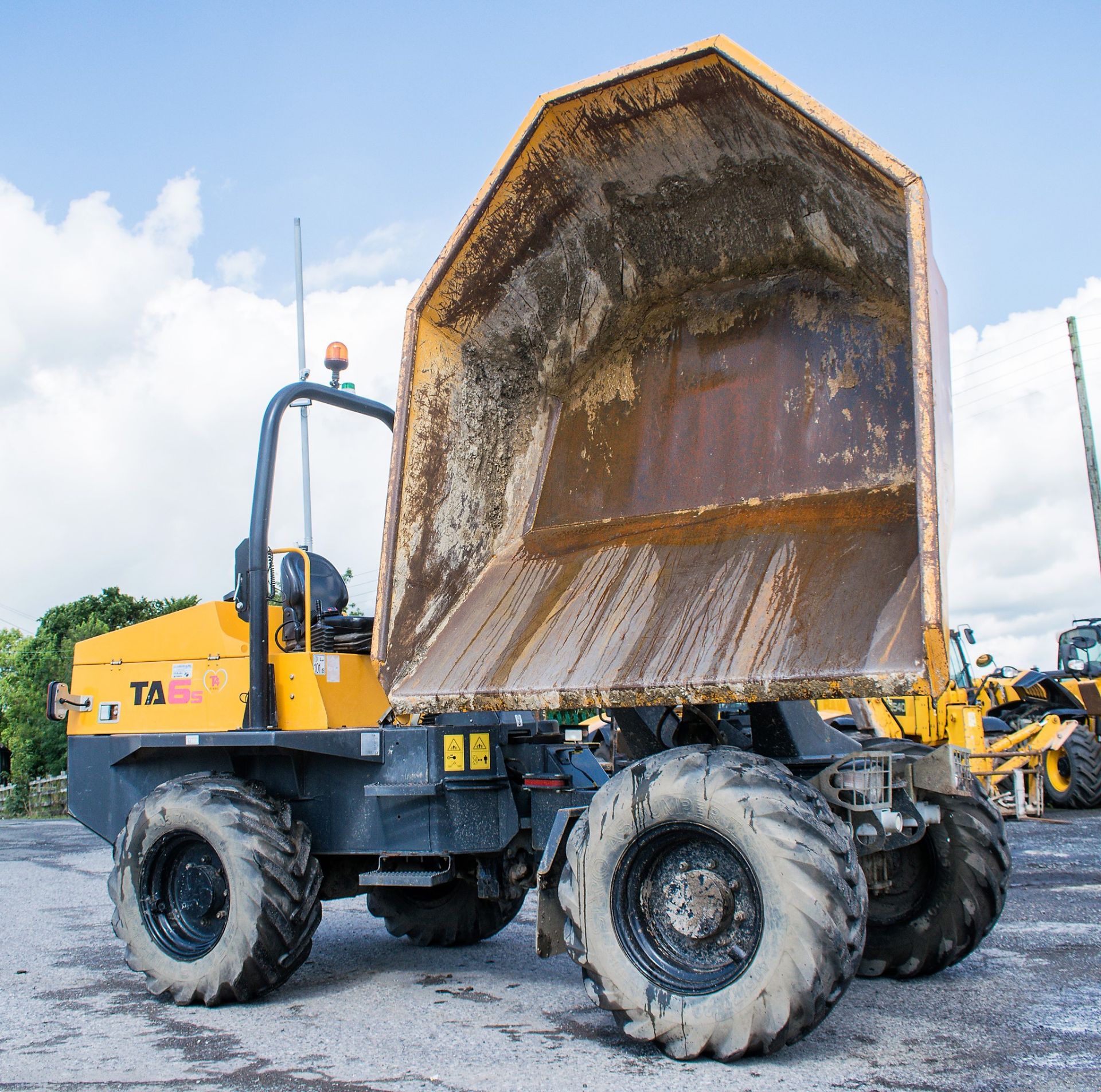 Terex TA6s 6 tonne swivel skip dumper Year: 2015 S/N: EFAPR8712 Recorded Hours: 681 - Image 7 of 16