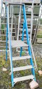 4 tread glass fibre framed step ladder 331B002